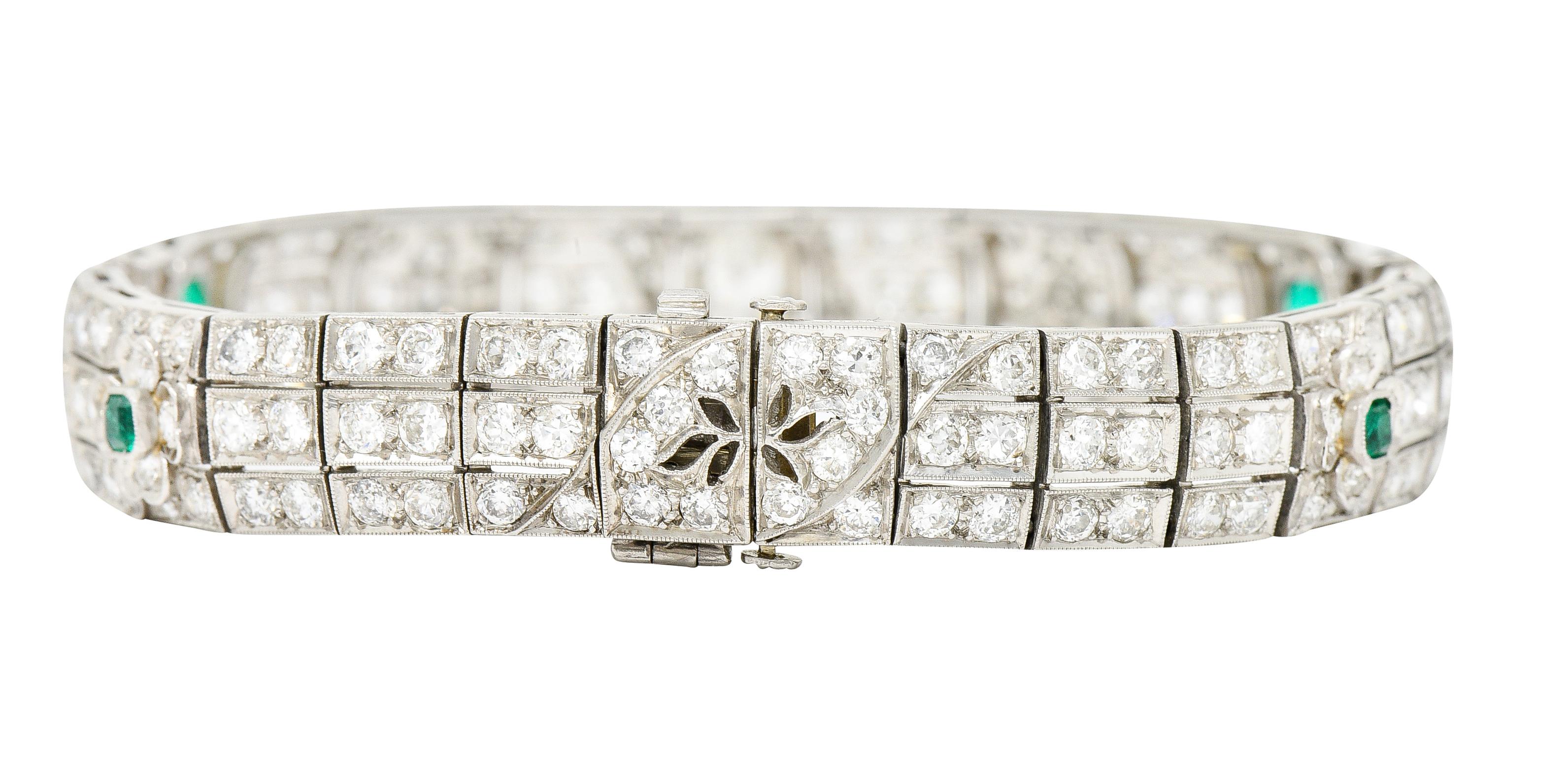 Art Deco 9.25 Carats Emerald Diamond Platinum Clover Link Bracelet In Excellent Condition In Philadelphia, PA