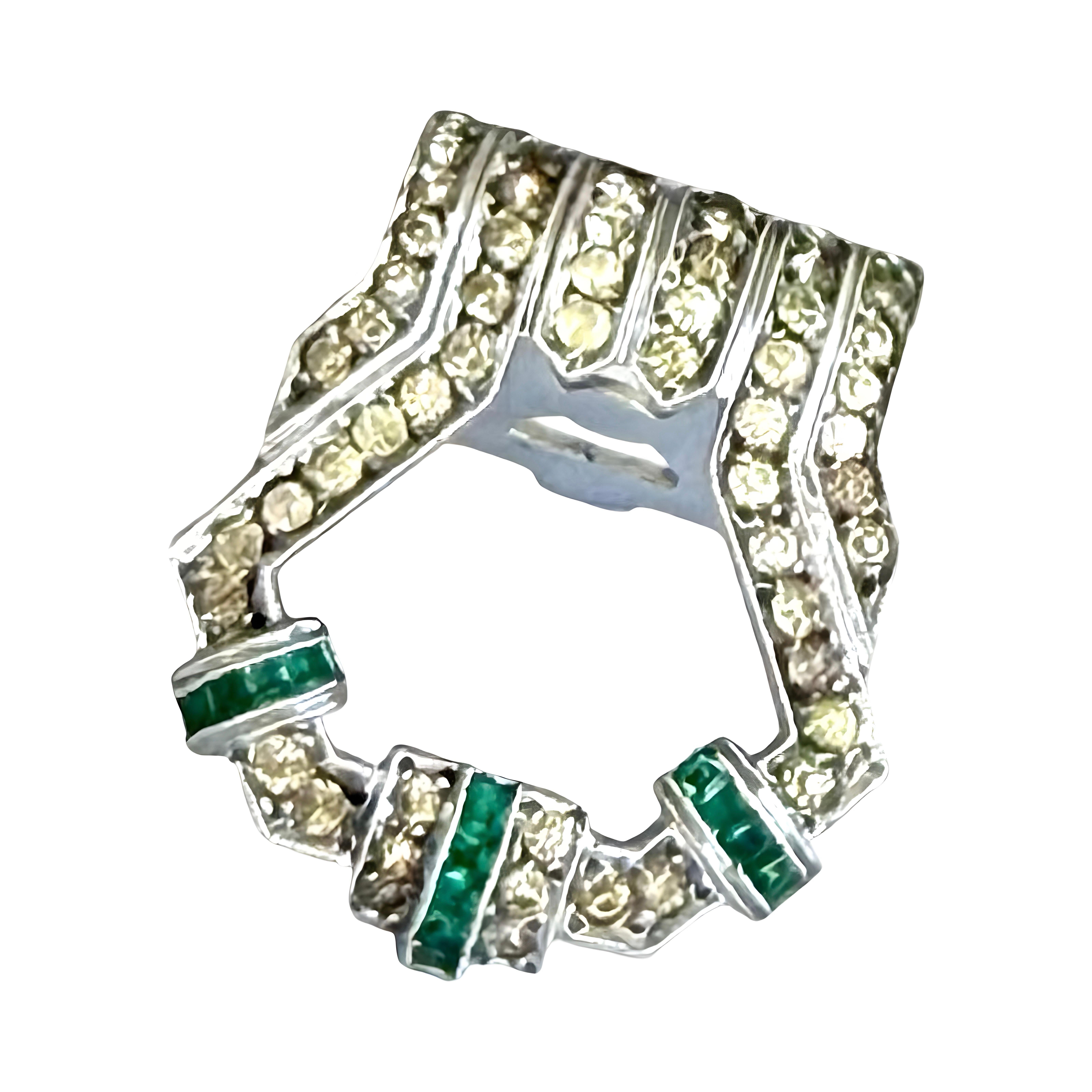 Pinza de vestir Art Déco de plata de ley 925 con pasta verde, antigua de colección Art Decó en venta