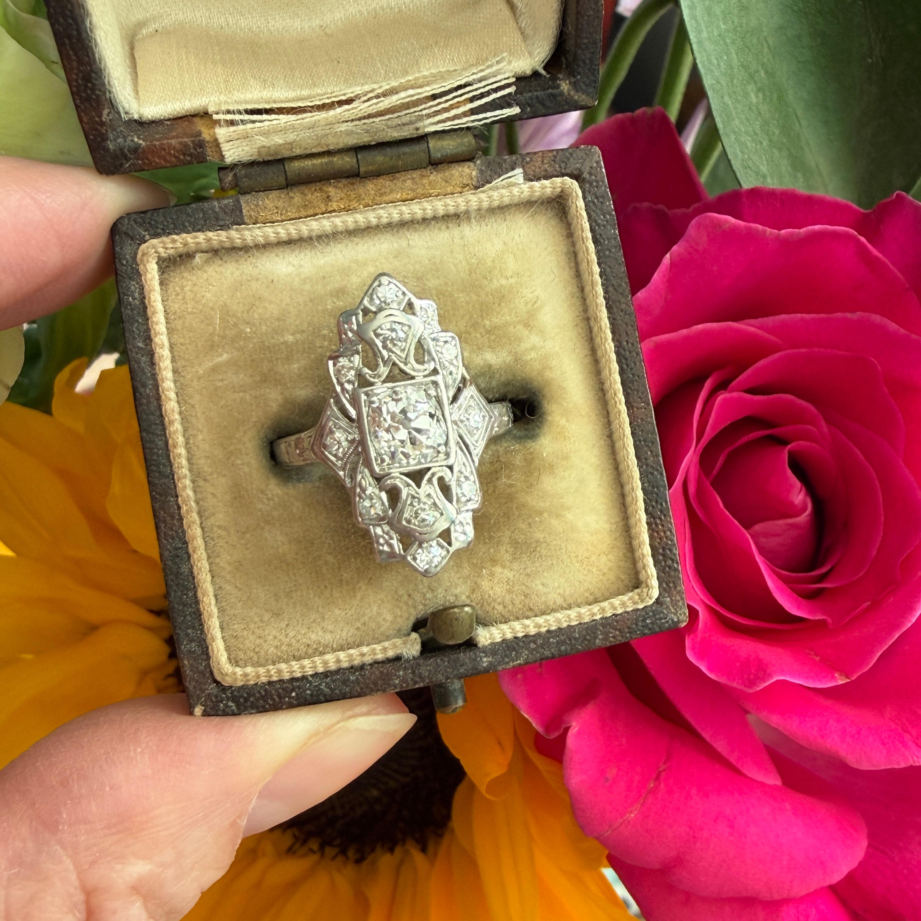 Anello da cocktail in platino con diamante TDW .98ct Art Deco in vendita 8