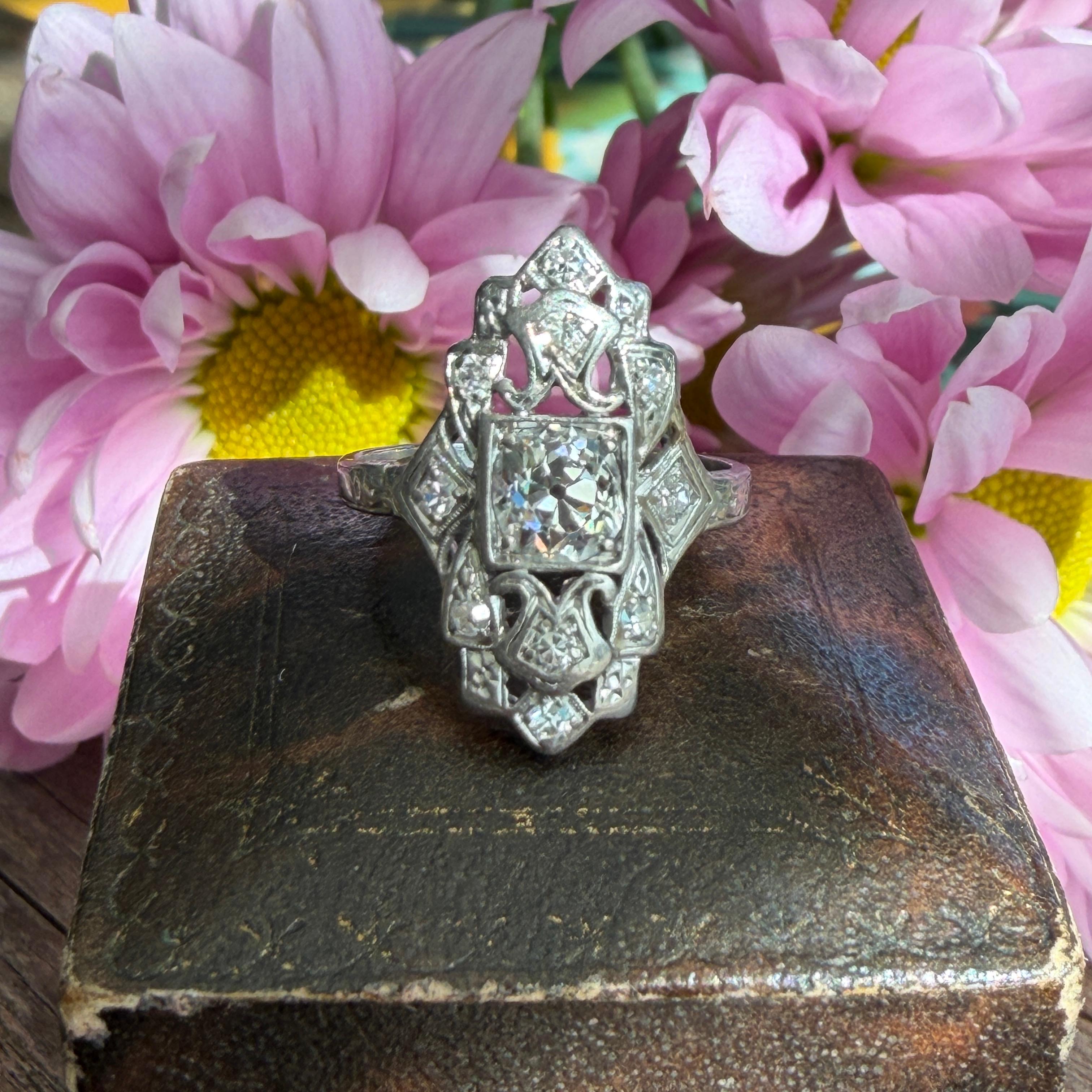 Anello da cocktail in platino con diamante TDW .98ct Art Deco in vendita 9