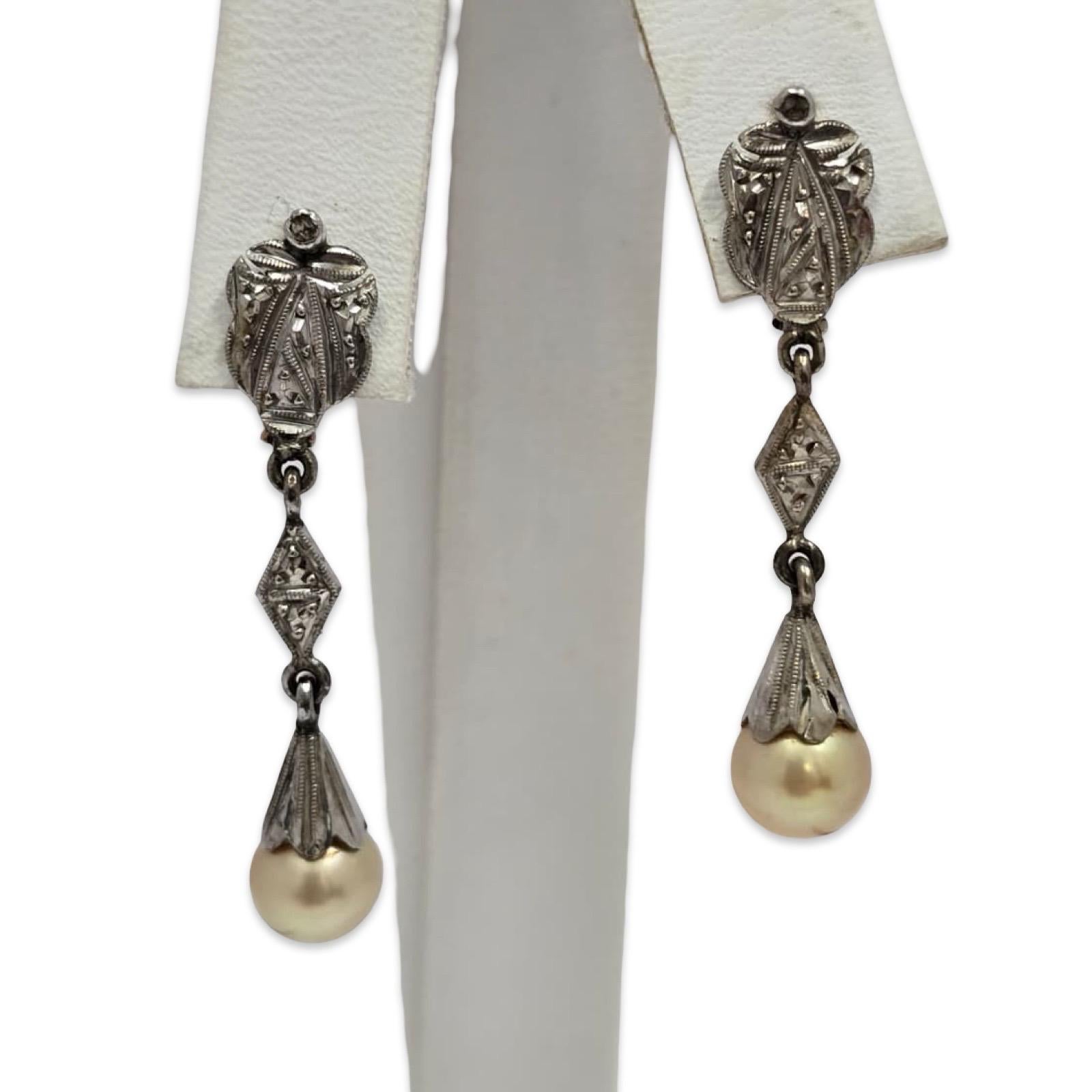 Taglio rotondo Orecchini Art Deco in oro 9K con diamante e perla da 6,5 mm in vendita