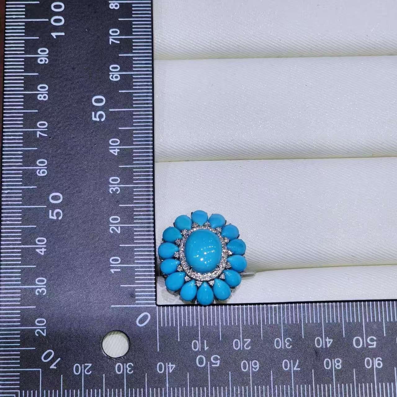 Anello Art Deco 9x11mm con diamante turchese e cluster in oro bianco 14 carati in vendita 4
