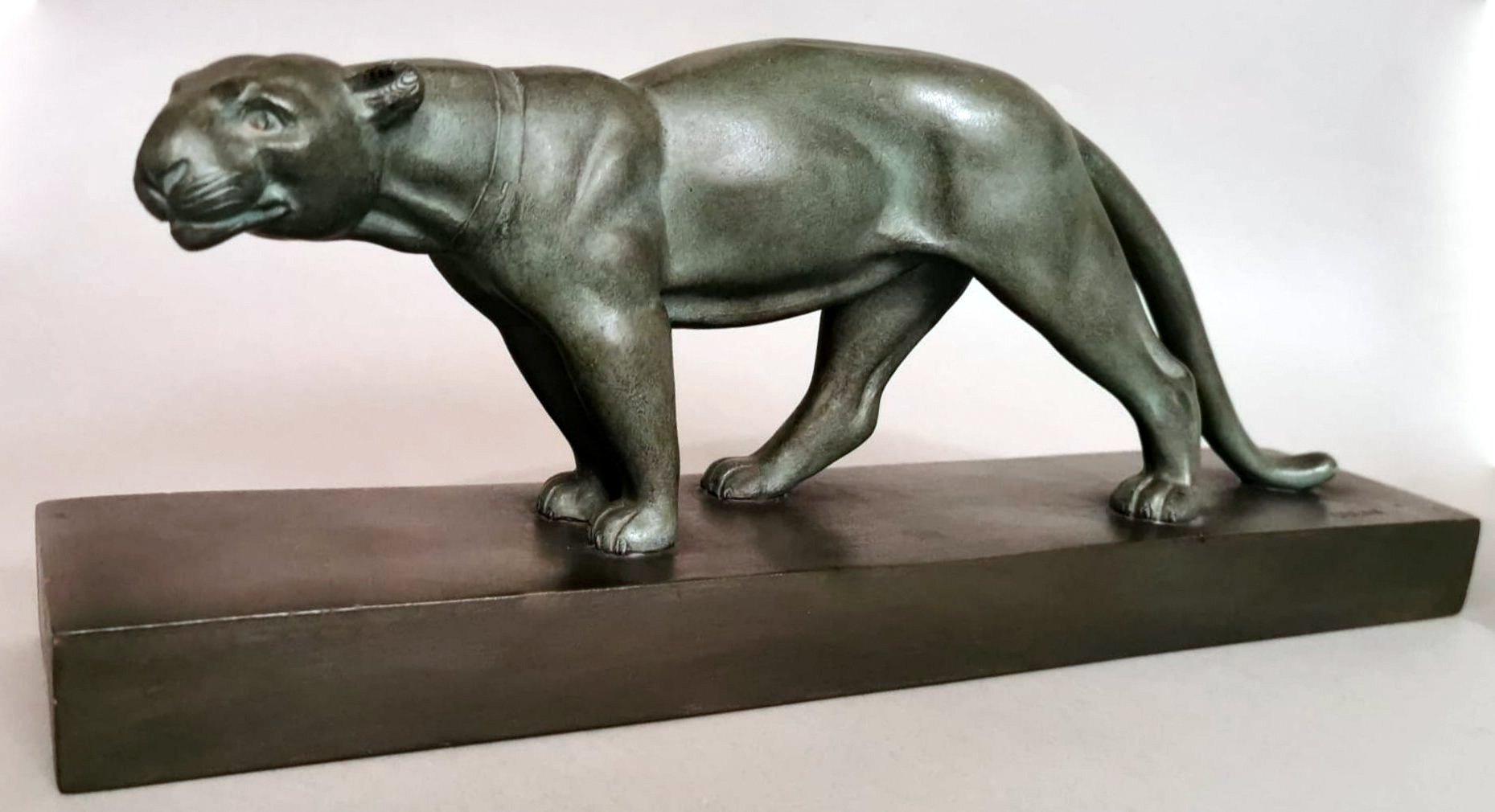 We kindly suggest you read the whole description, because with it we try to give you detailed technical and historical information to guarantee the authenticity of our objects.
Spectacular and large green ceramic panther finished with a patinated