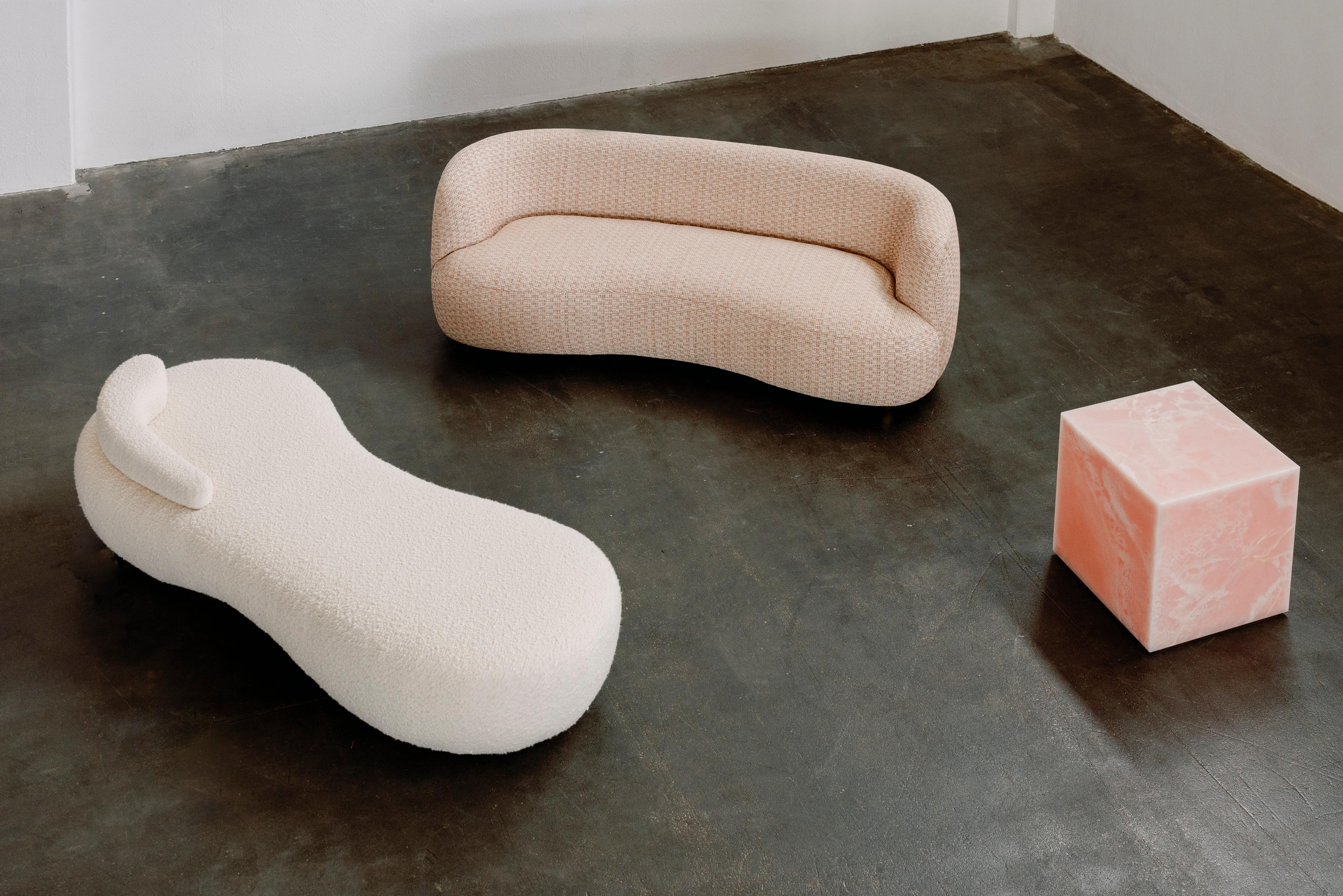 Sofá Art Decó Abito, Bouclé Beige, Latón, Hecho a Mano en Portugal by Greenapple en venta 4