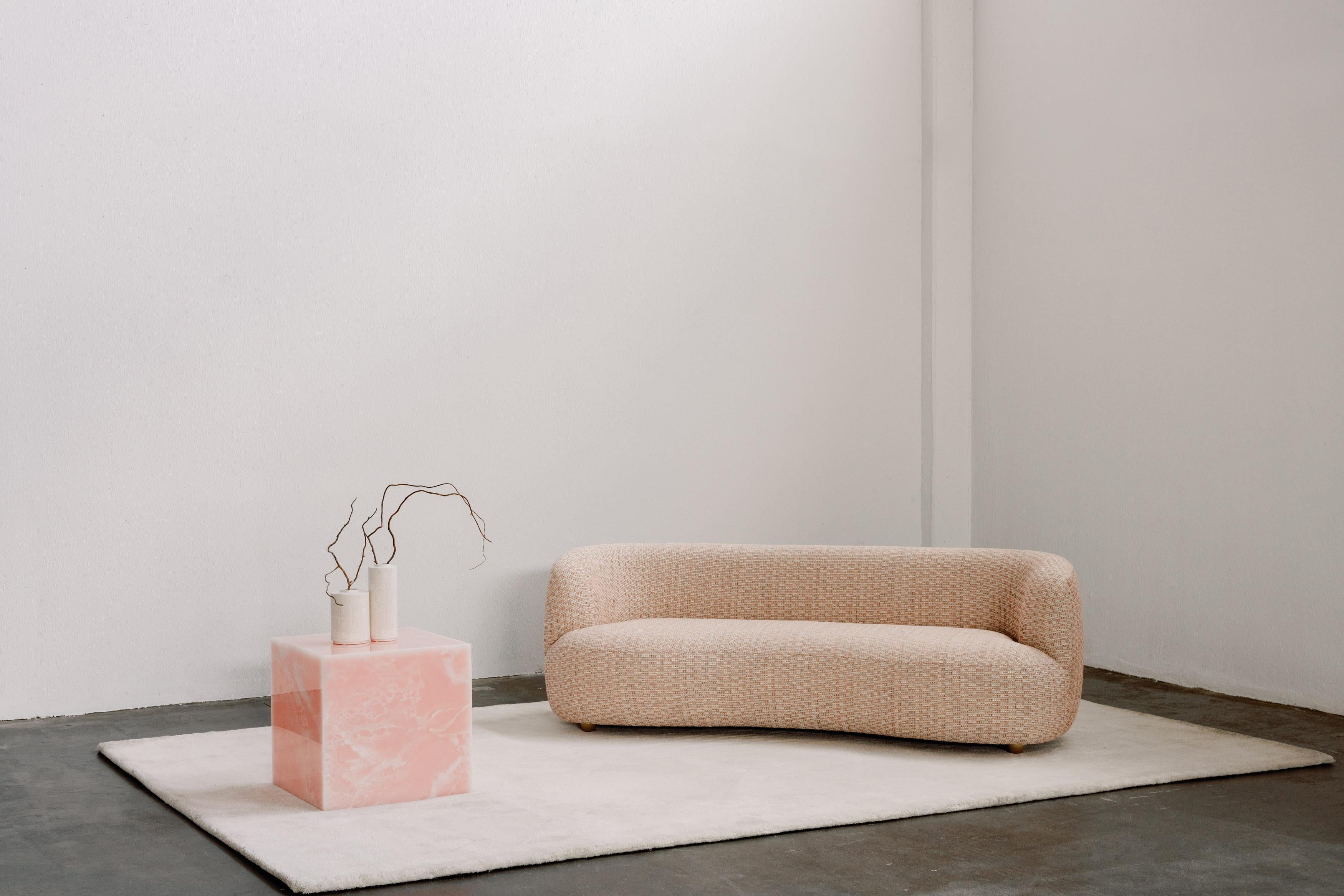 Art Deco Abito Sofa, Beige Bouclé, Messing, Handgefertigt in Portugal von Greenapple (Portugiesisch) im Angebot