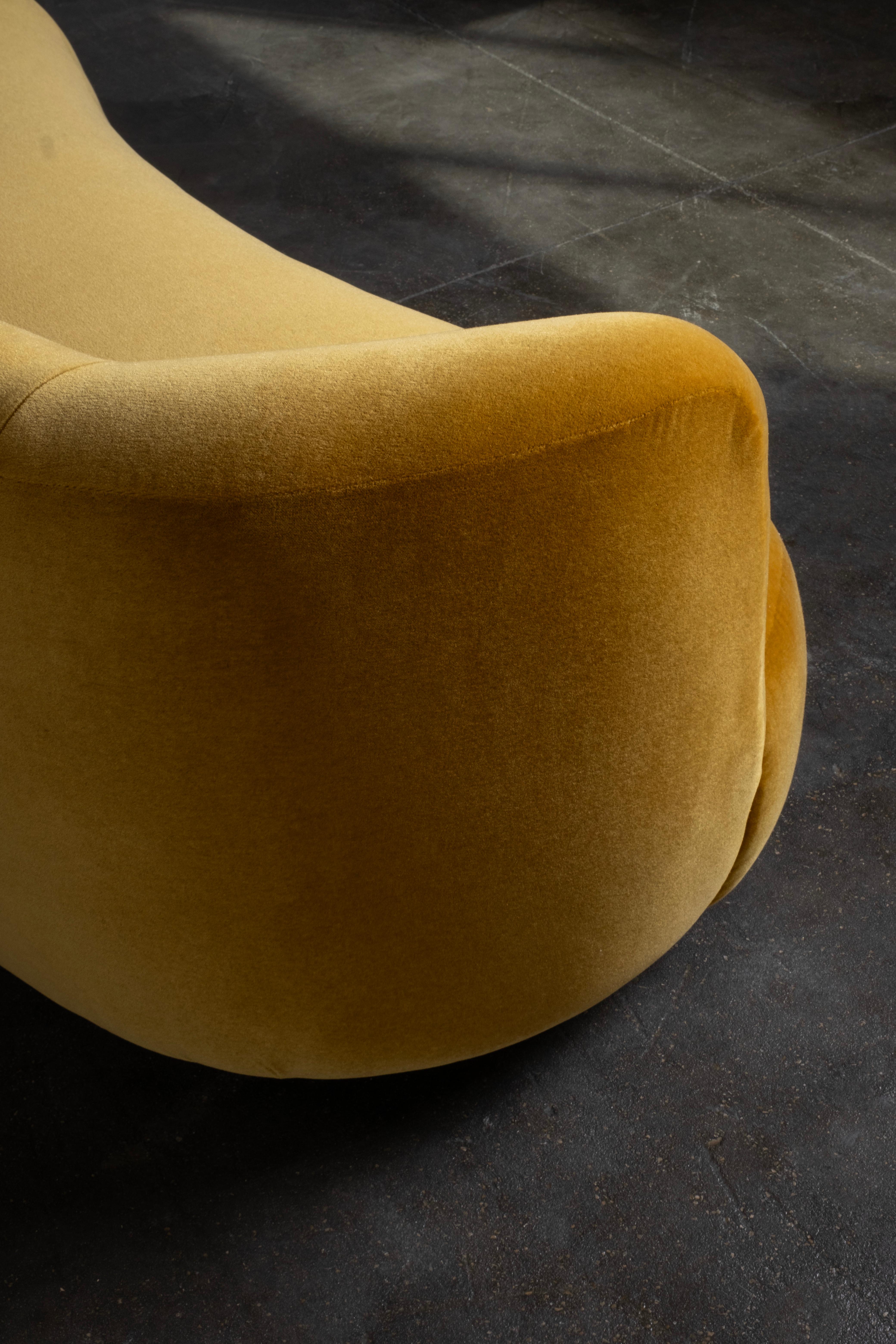 Art Deco Abito Sofa, Oak, Dedar Cinnamon Mohair, Handmade Portugal Greenapple im Angebot 1