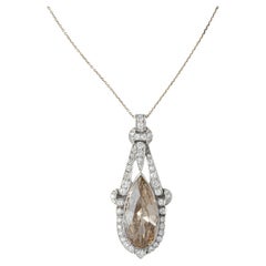 Chaîne collier pendentif Art déco avec diamants d'environ 10 carats