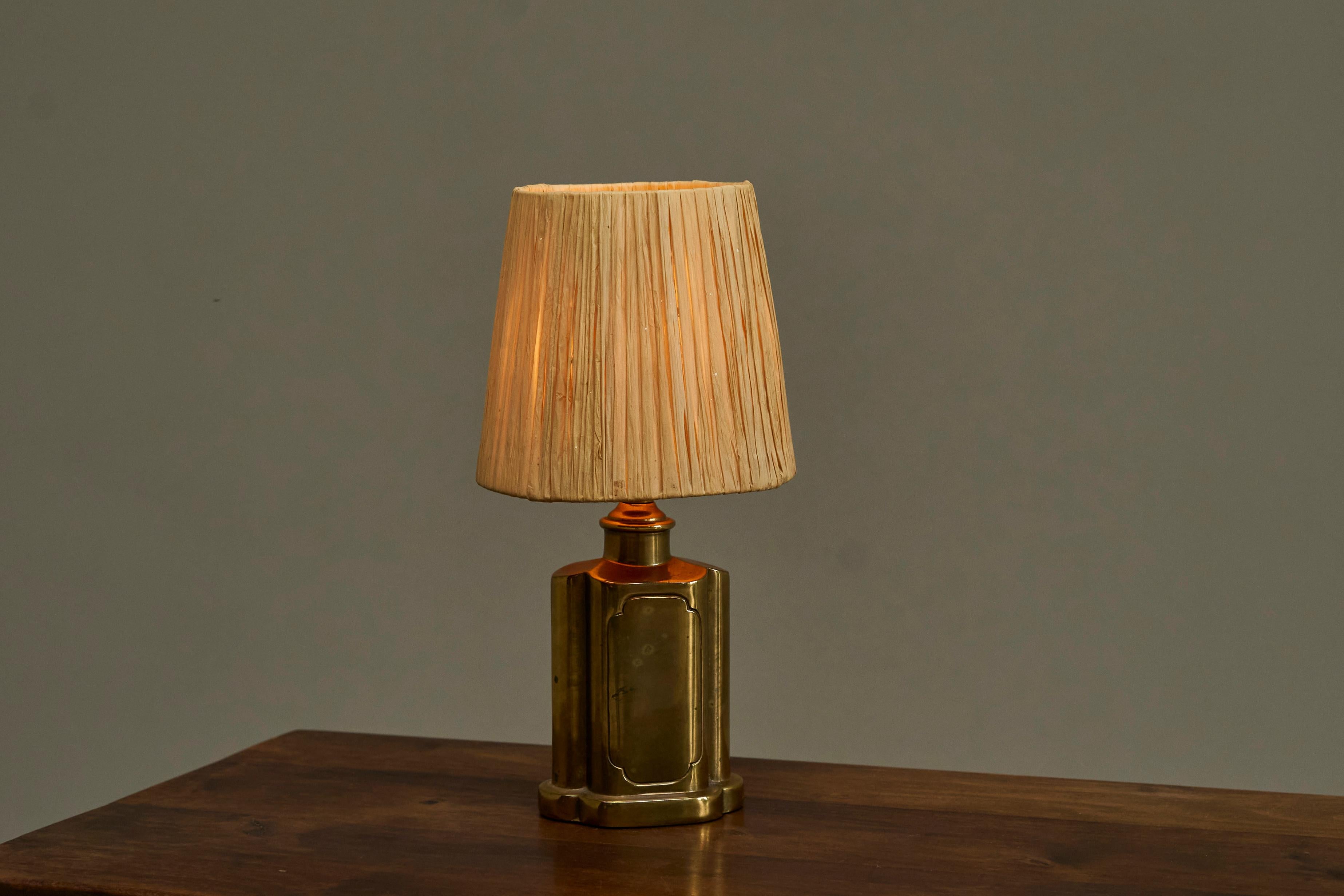 Art Deco Accent Table Lamp in Patinated Brass with Raffia Shade 1940s For Sale 4