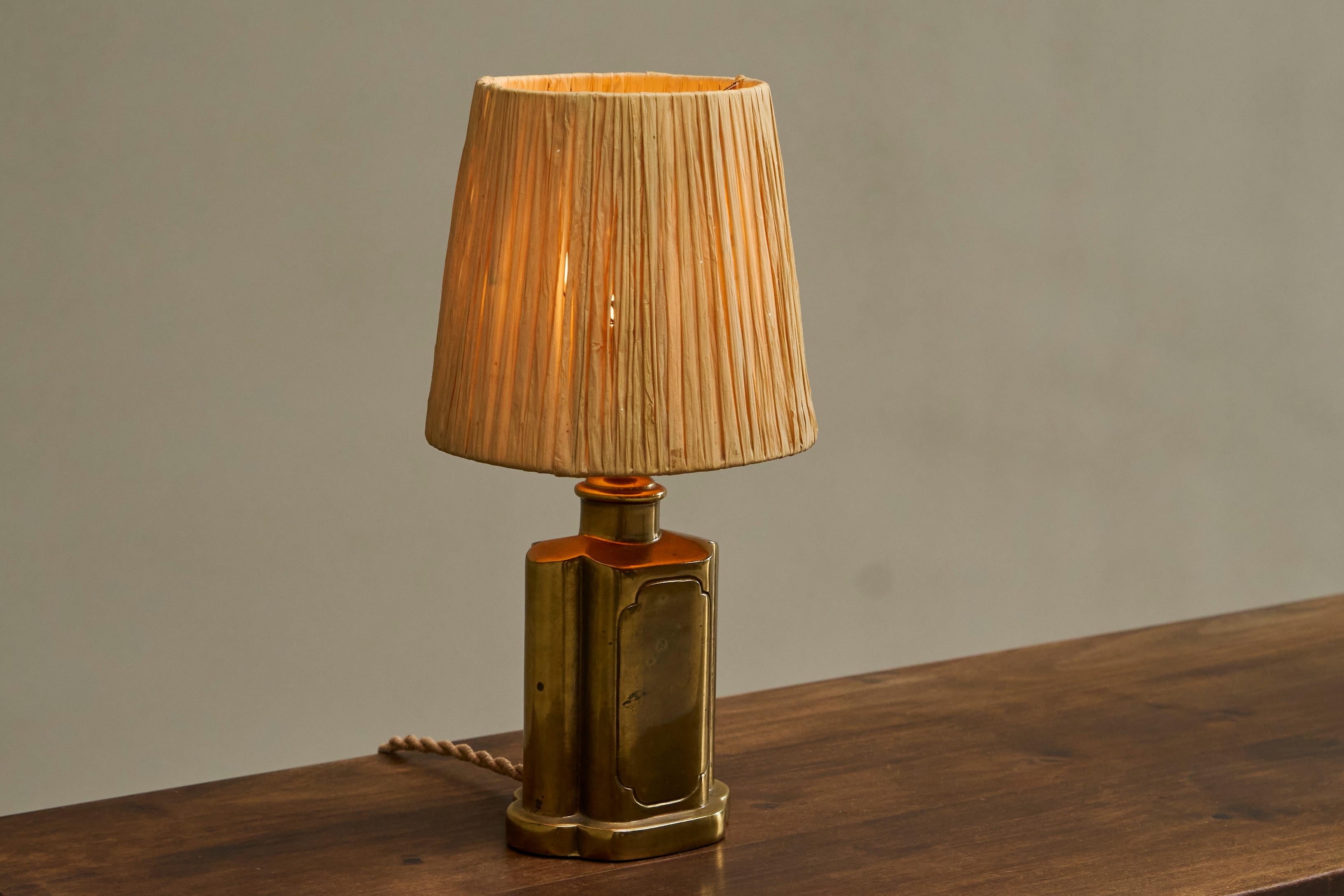 Art Deco Accent Table Lamp in Patinated Brass with Raffia Shade 1940s

Lovely and rare accent table lamp in solid sand cast brass with a period shade in raffia. 

A very nice and distinct cloverleaf like design with a cartouche both at the front and