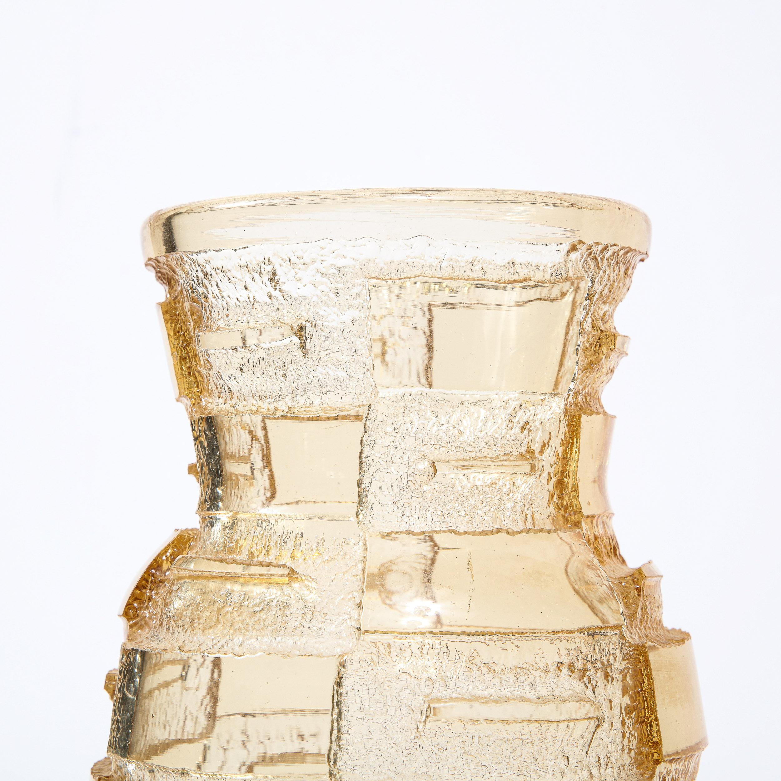 Art Deco Acid Etched Smoked Citrin Recess Geformte Vase Signiert von Daum Nancy im Angebot 2