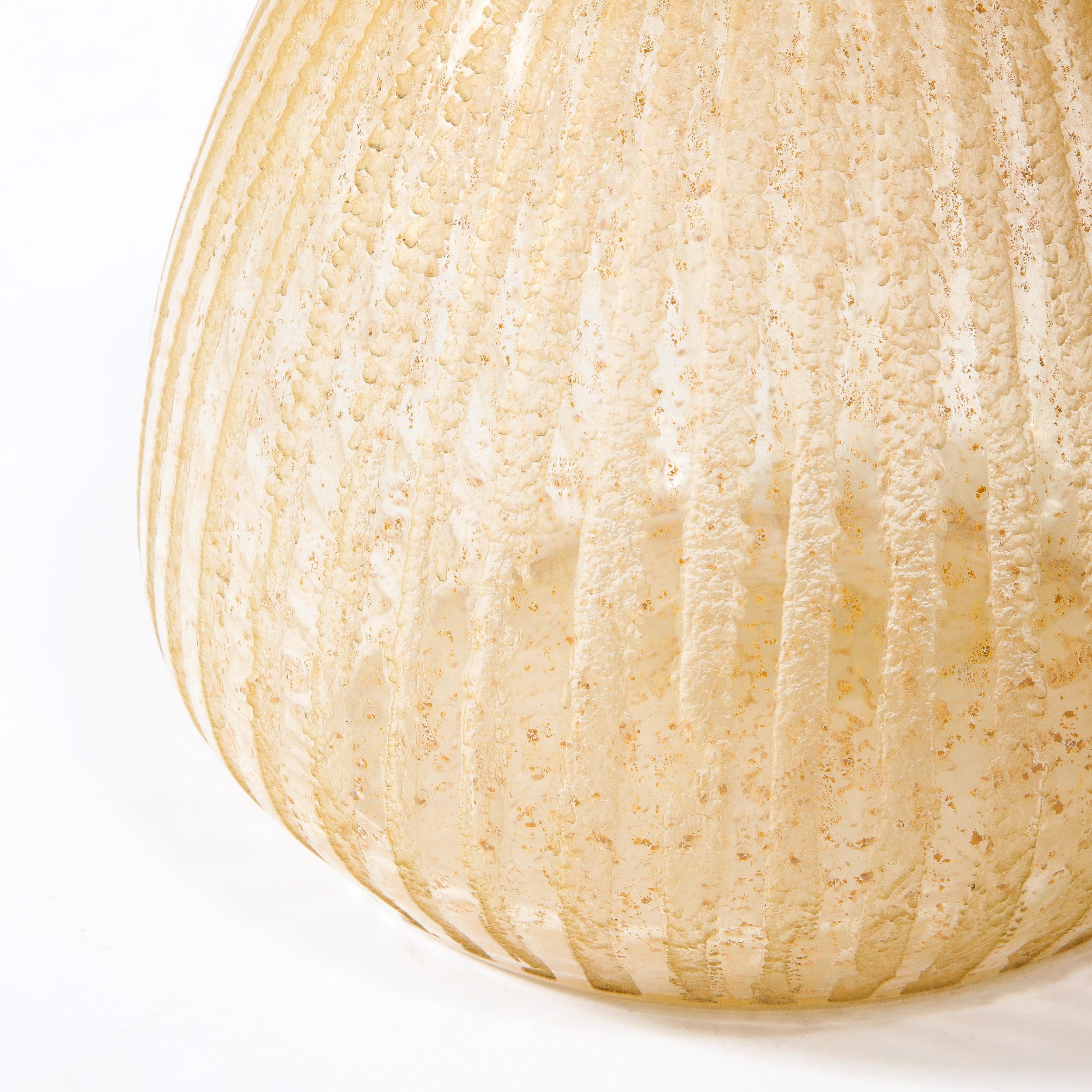 Art déco Vase mit säuregeätztem Rauch Citrin kugelförmig, signiert von Daum Nancy, Frankreich im Zustand „Hervorragend“ im Angebot in New York, NY