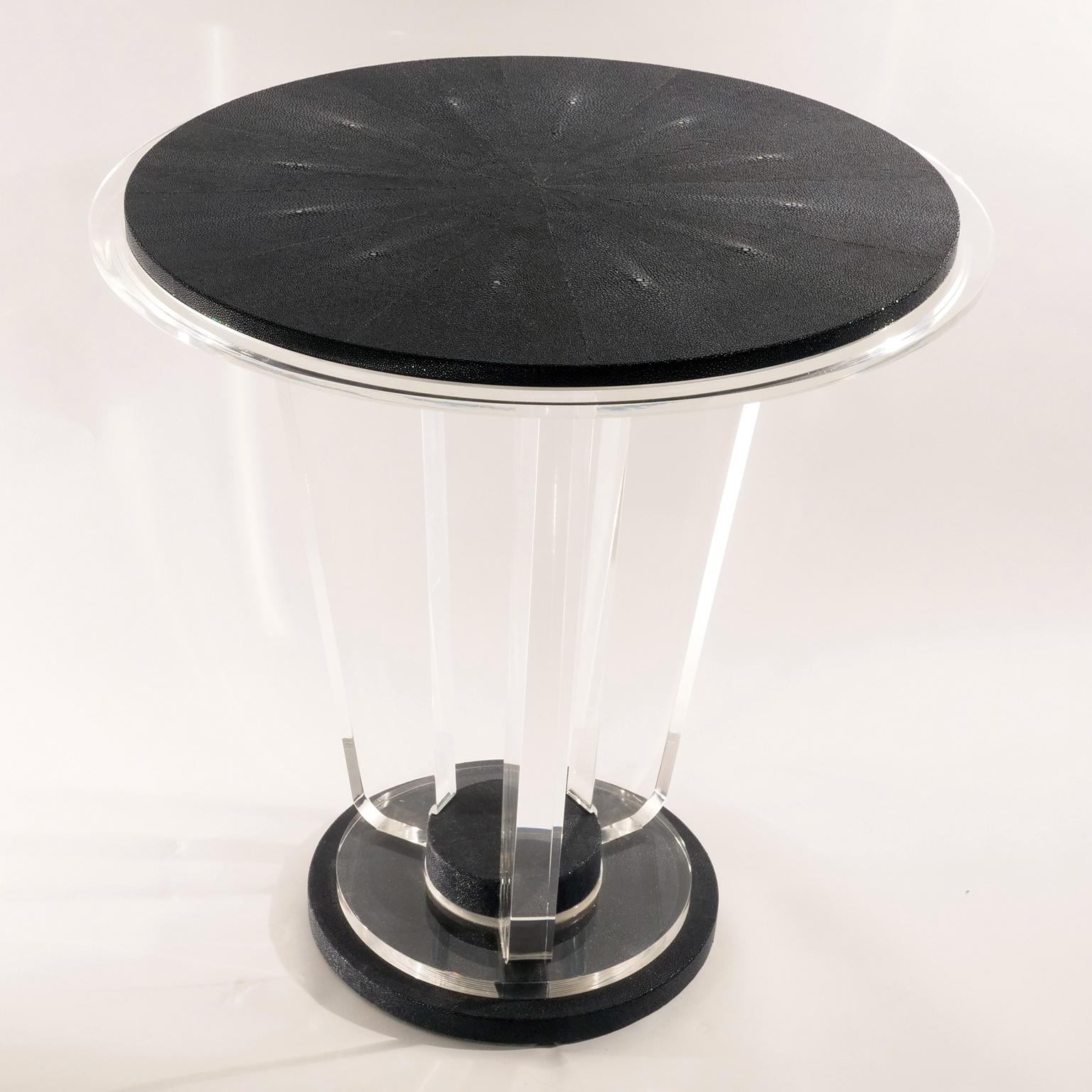 Art Deco inspired Canis side table by Jonathan Franc has a round natural cobalt shagreen top in a starburst pattern, over three square tapering acrylic supports, all raised on an acrylic and natural cobalt shagreen round plinth base. Many wood and