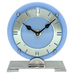 Horloge Art Déco en acrylique et chrome, c1930