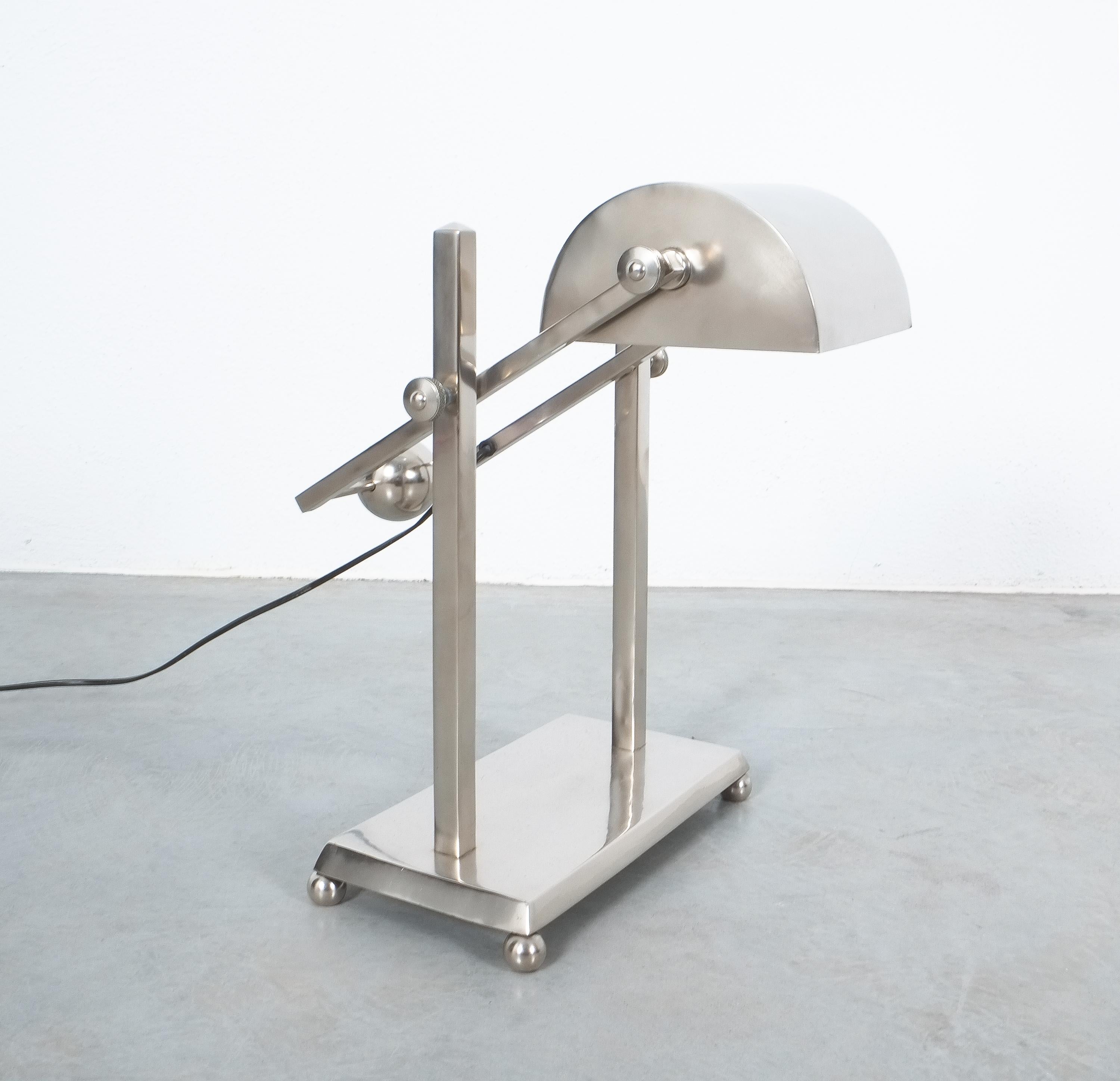 Nickeled counter-balance table lamp unattributed in very good condition, France, circa 1935

Fine desk lamp in the style of Jacques Adnet with a solide movable counterweight and very well executed metalwork. Elegant piece that can be adjusted in any