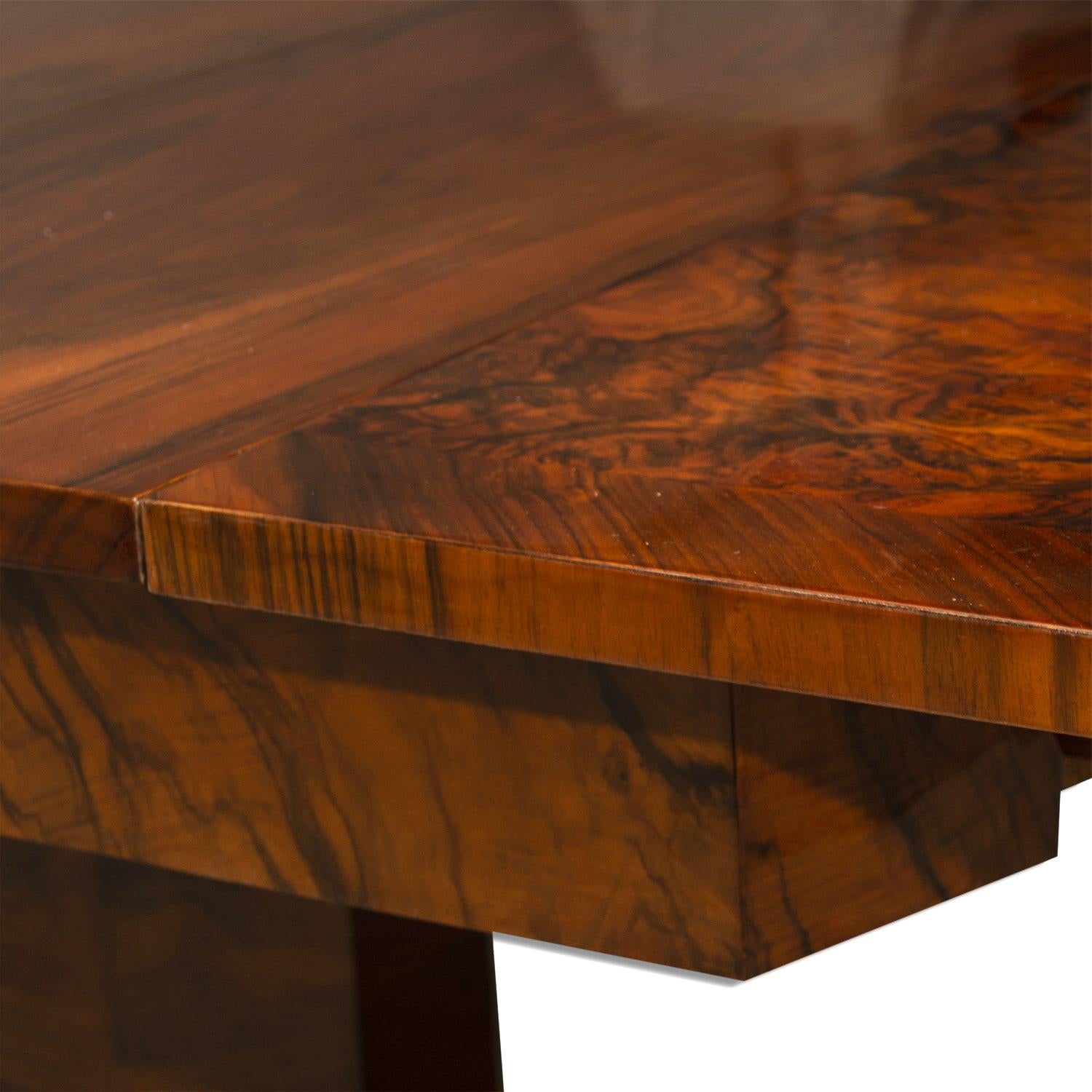 Art Deco Adjustable Dining Table in Walnut Veneer from the 1930s 2