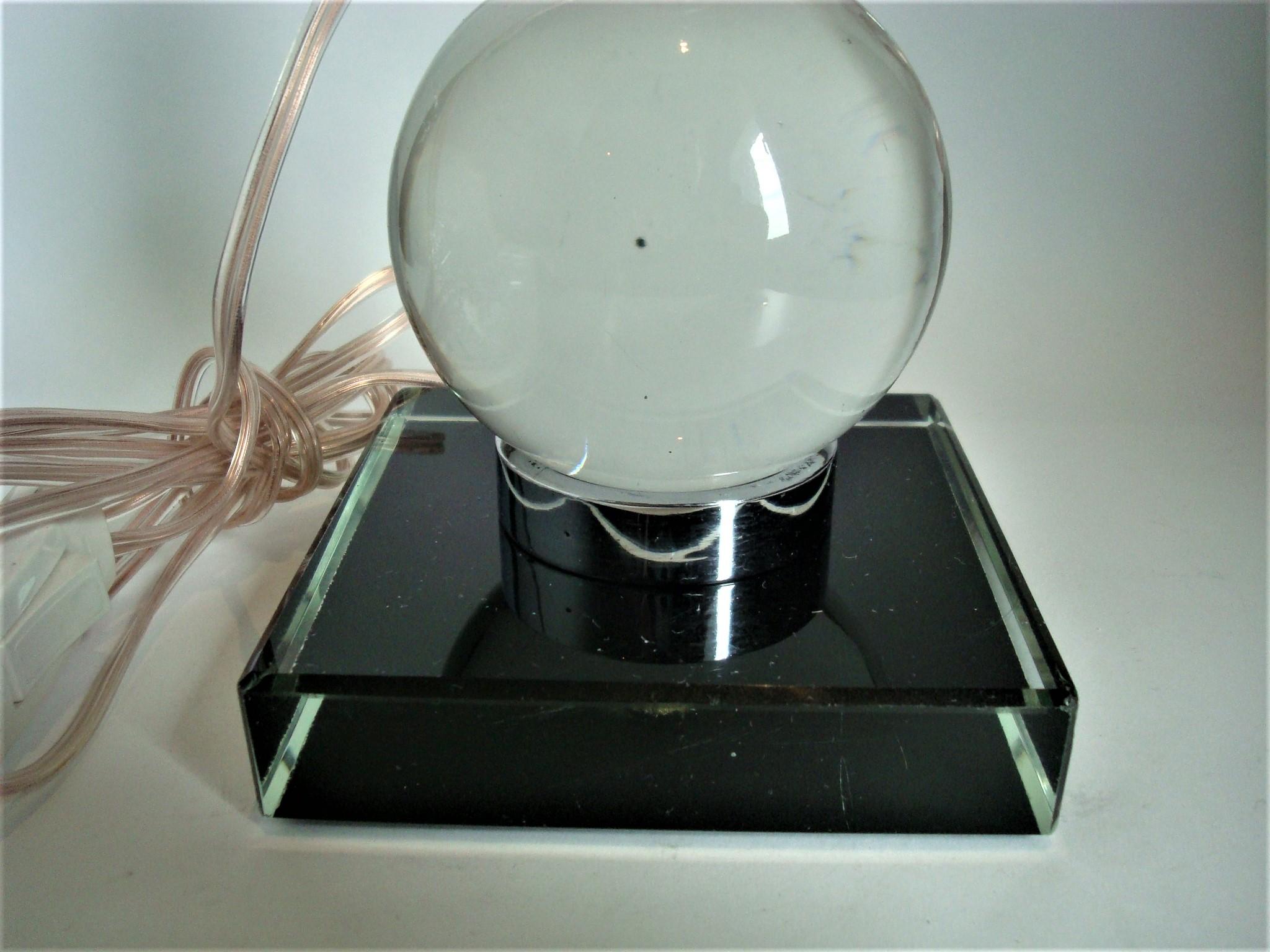 Lampe de table Art Déco réglable en forme de boule de verre dans le style de Jacques Adnet en vente 3