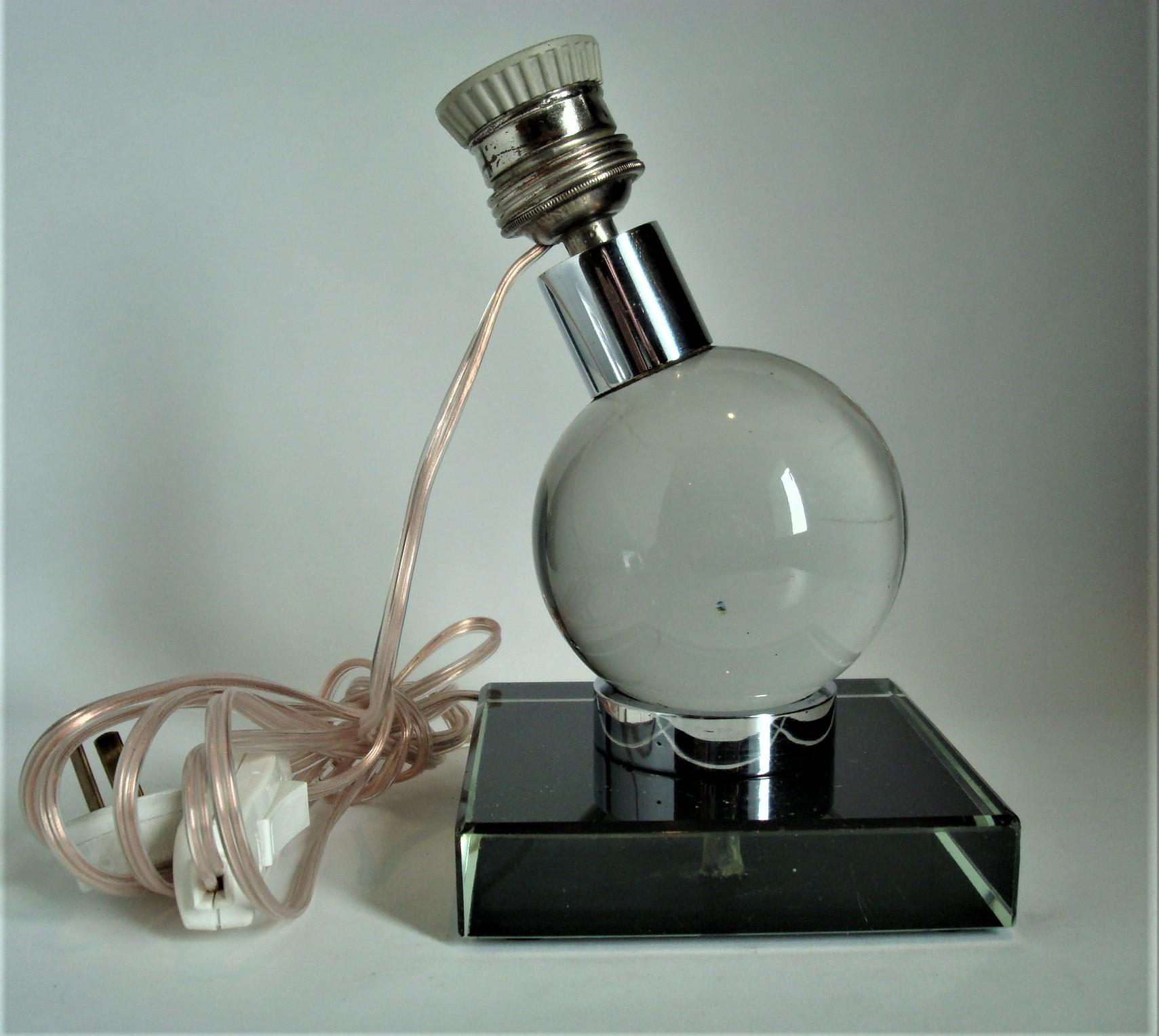 Verstellbare Art-Déco-Kugel-Tischlampe aus Glas im Stil von Jacques Adnet im Angebot 3