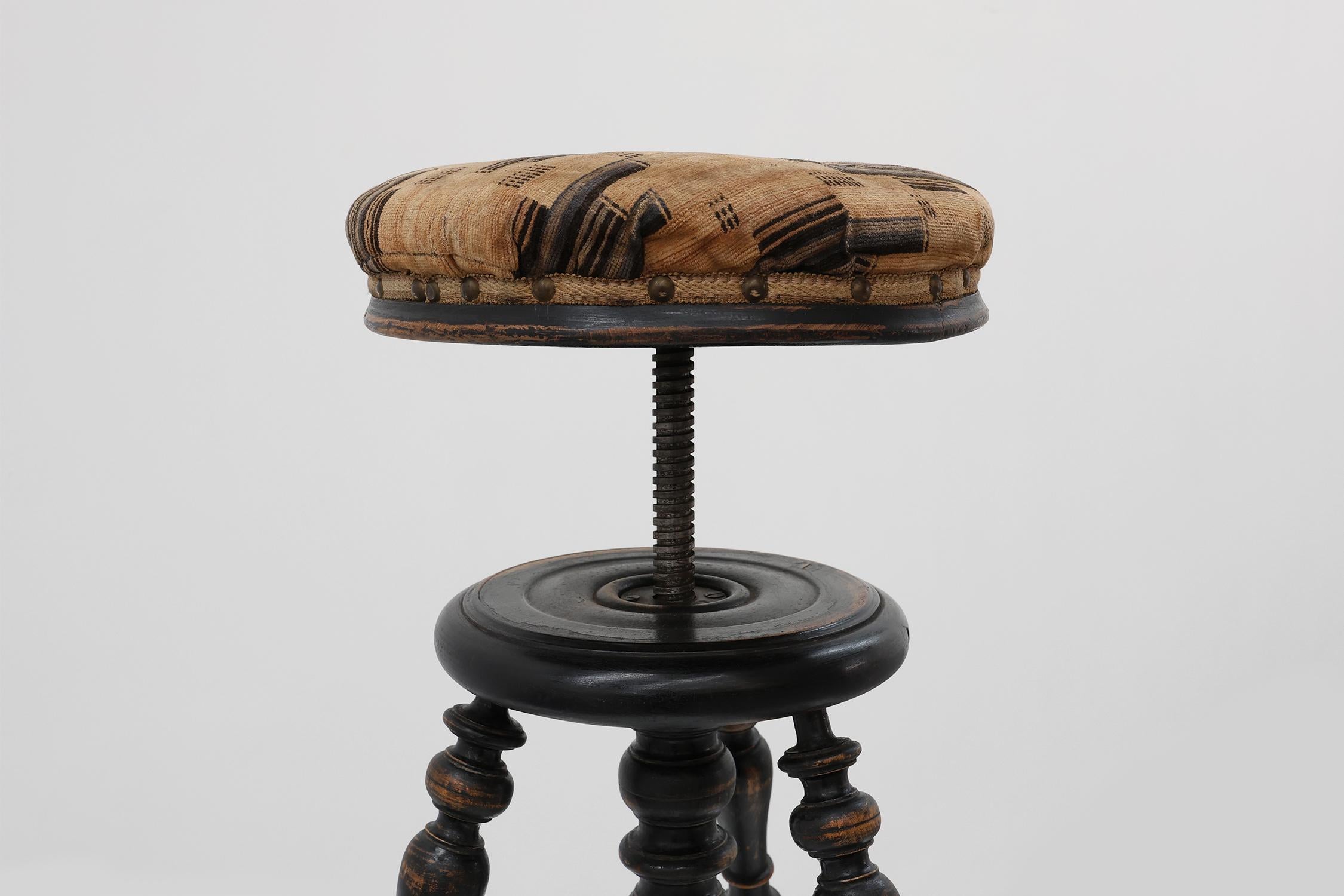 French Art Deco adjustable piano stool with original upholstery, France 1920s For Sale