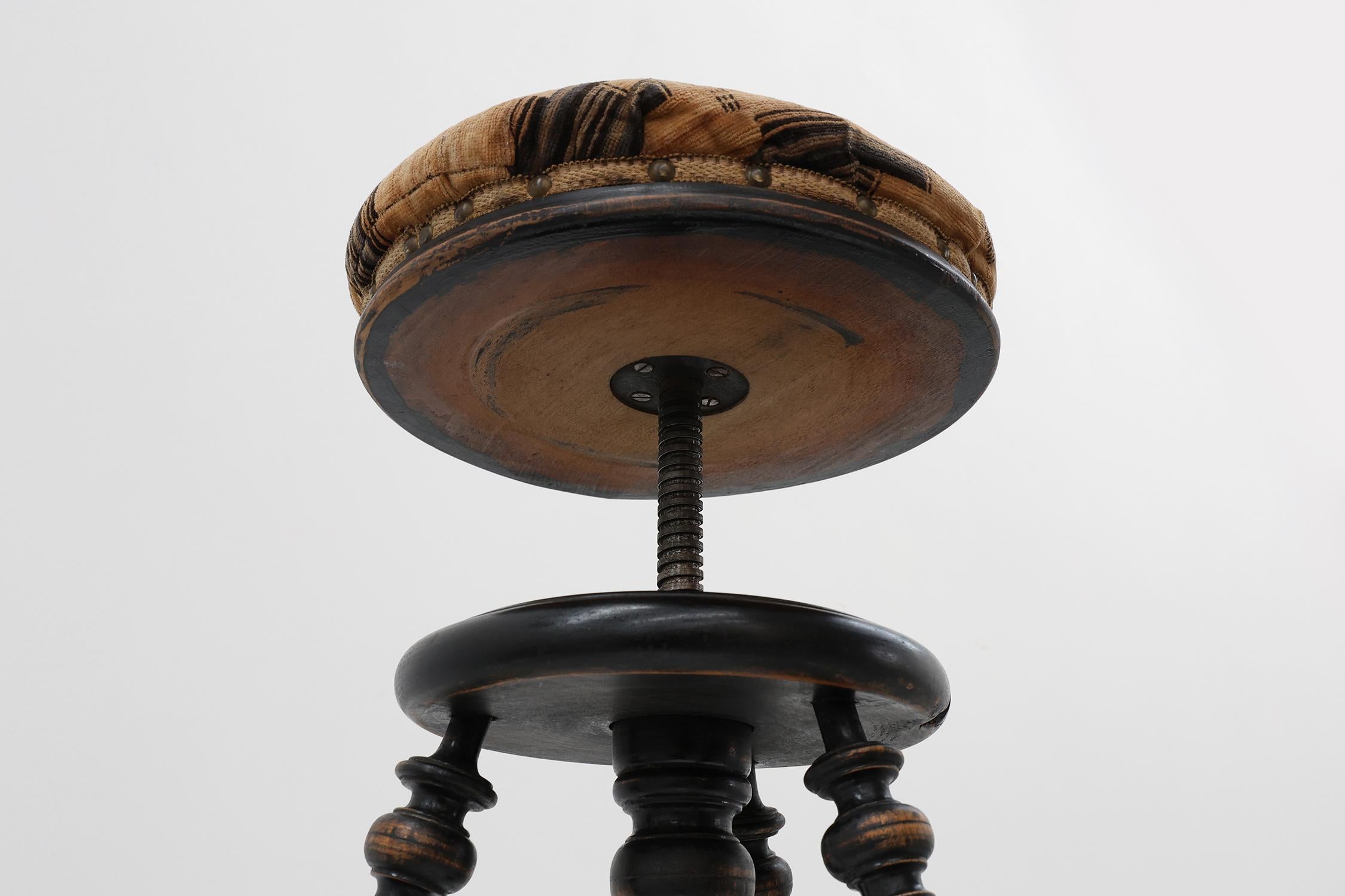 Art Deco adjustable piano stool with original upholstery, France 1920s In Good Condition For Sale In Meulebeke, BE