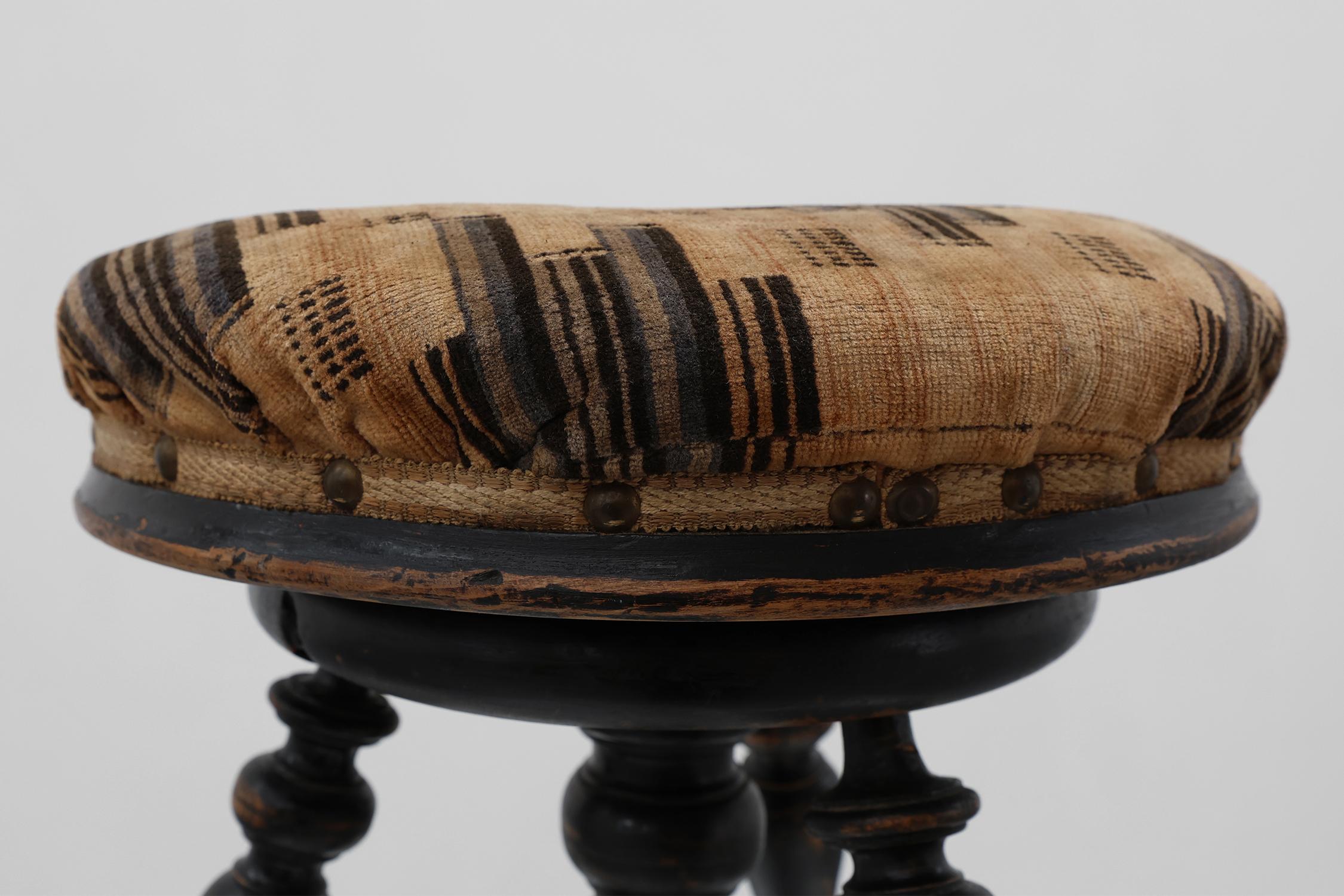 Early 20th Century Art Deco adjustable piano stool with original upholstery, France 1920s For Sale