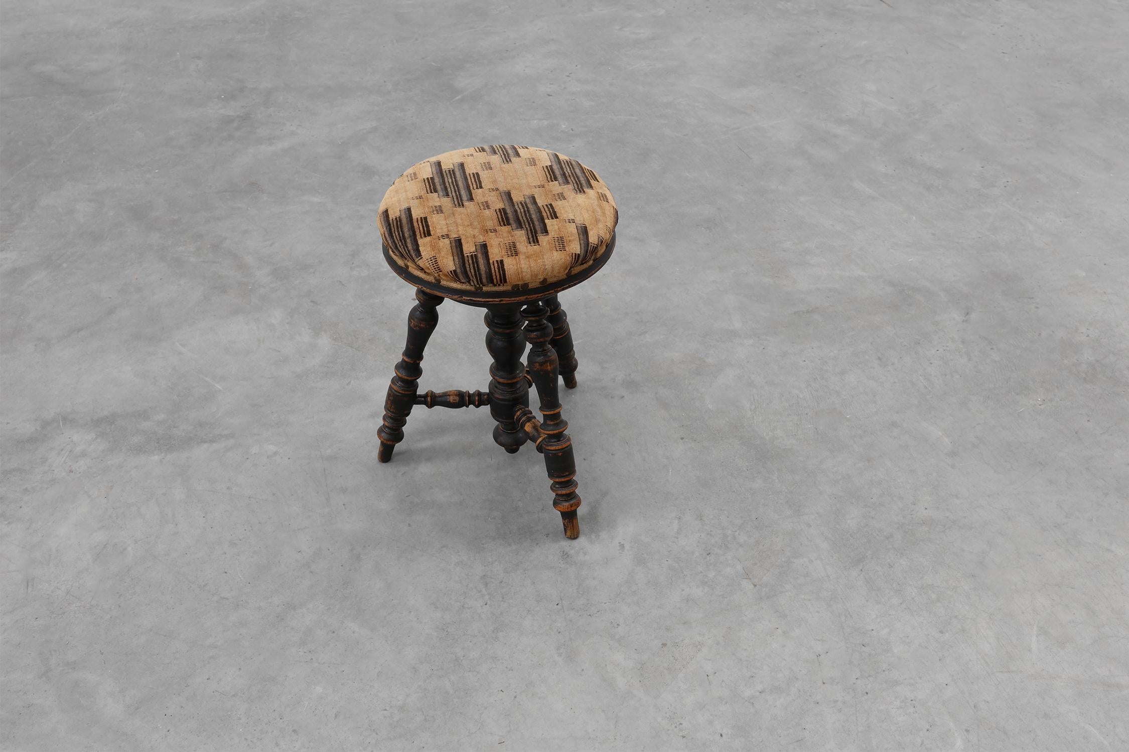 Art Deco adjustable piano stool with original upholstery, France 1920s For Sale 1