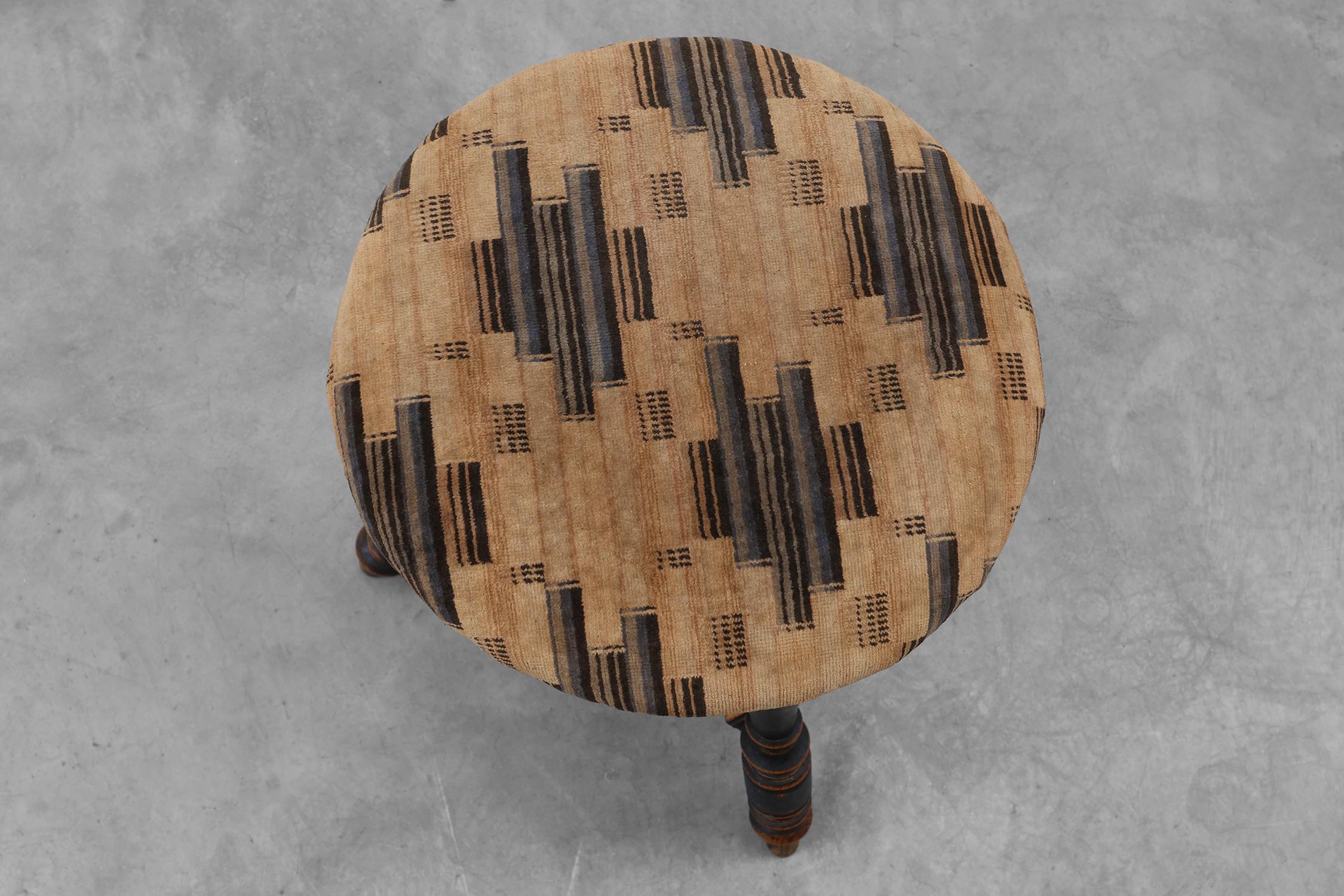 Art Deco adjustable piano stool with original upholstery, France 1920s For Sale 2