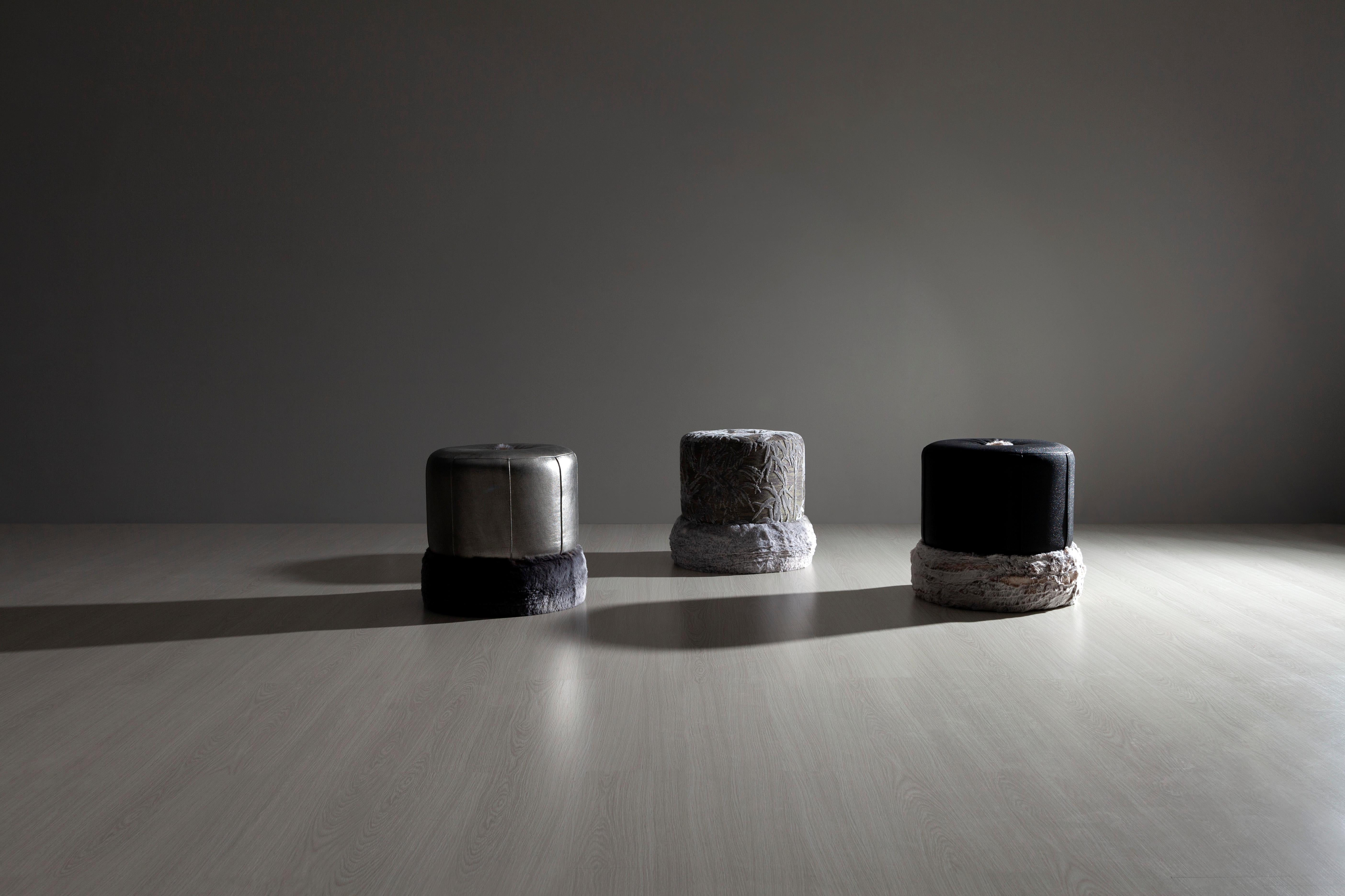 Portugais Pouf Ottoman Art Déco Adonis en jacquard et fausse fourrure fait main au Portugal par Greenapple en vente