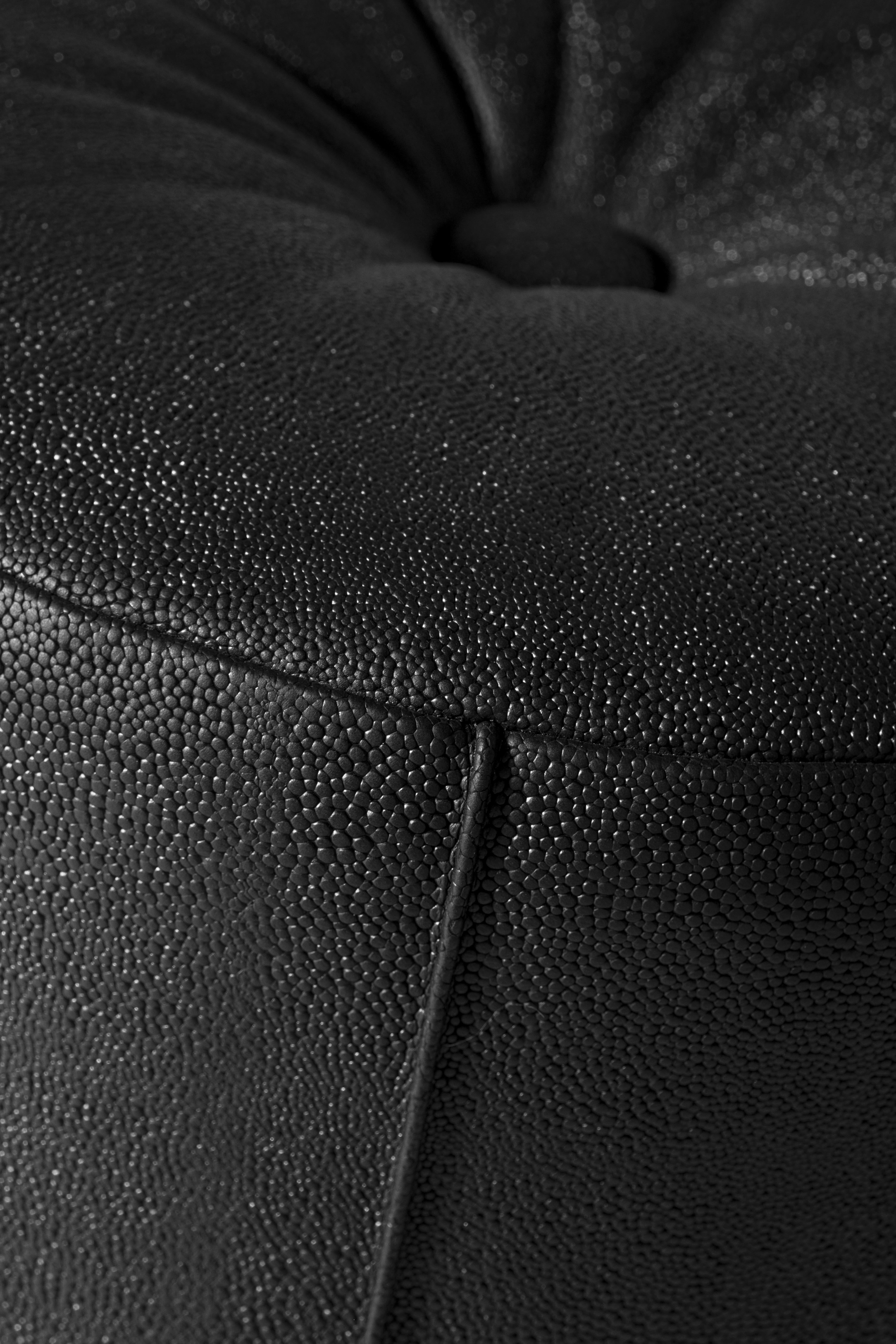 Art Decó Adonis Puf Otomana Piel Faux Fur Hecho a Mano Portugal Greenapple Cuero en venta
