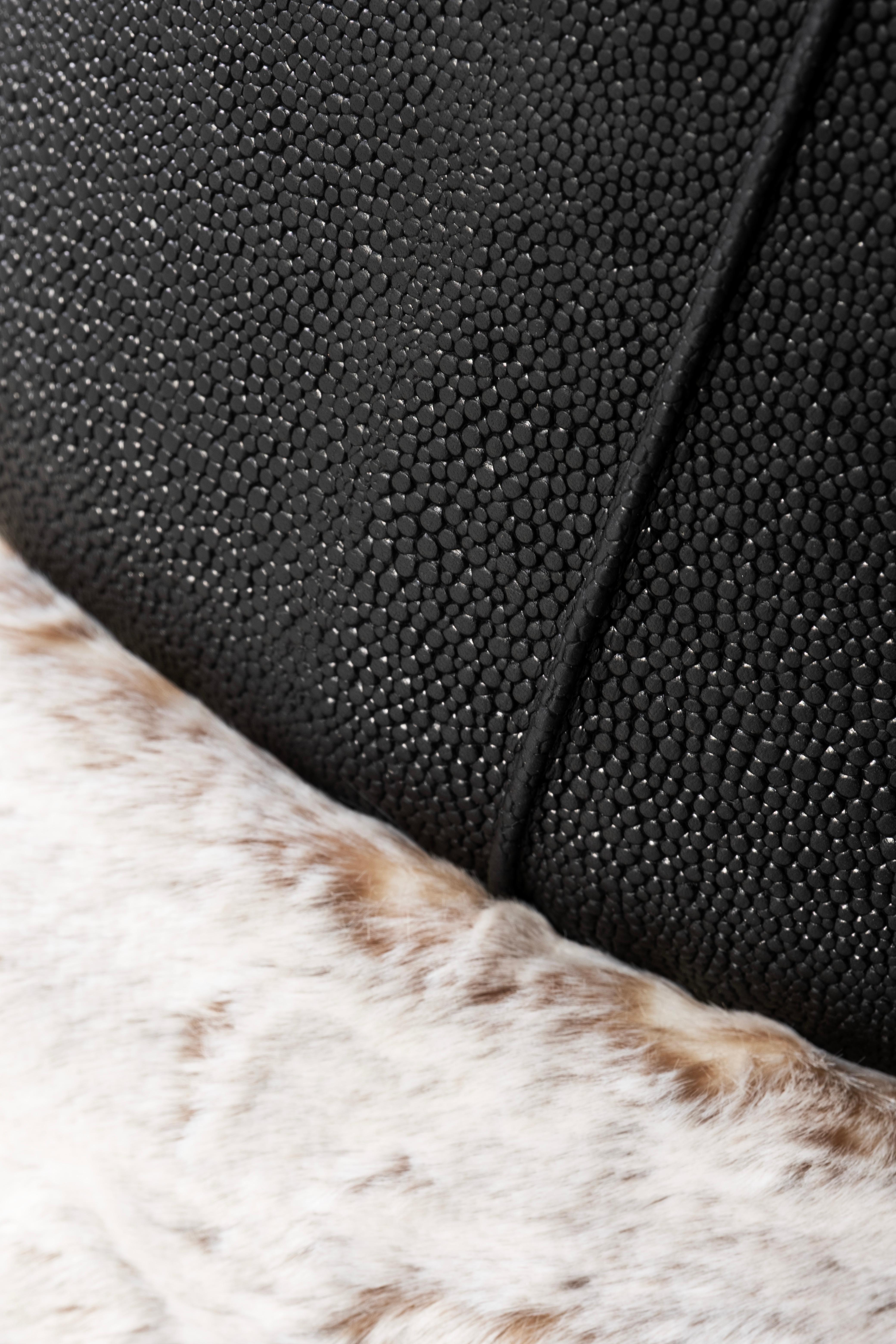 Art Decó Adonis Puf Otomana Piel Faux Fur Hecho a Mano Portugal Greenapple en venta 1