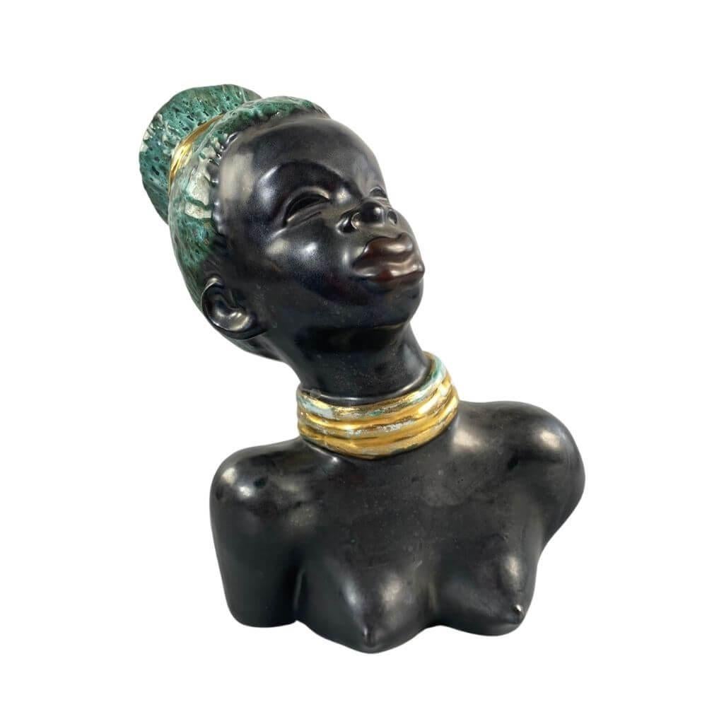 Afrikanisch-amerikanischer Frauenkopf mit türkisfarbenem Haar von Margit Izsépy aus der Mitte des Jahrhunderts  im Angebot 4