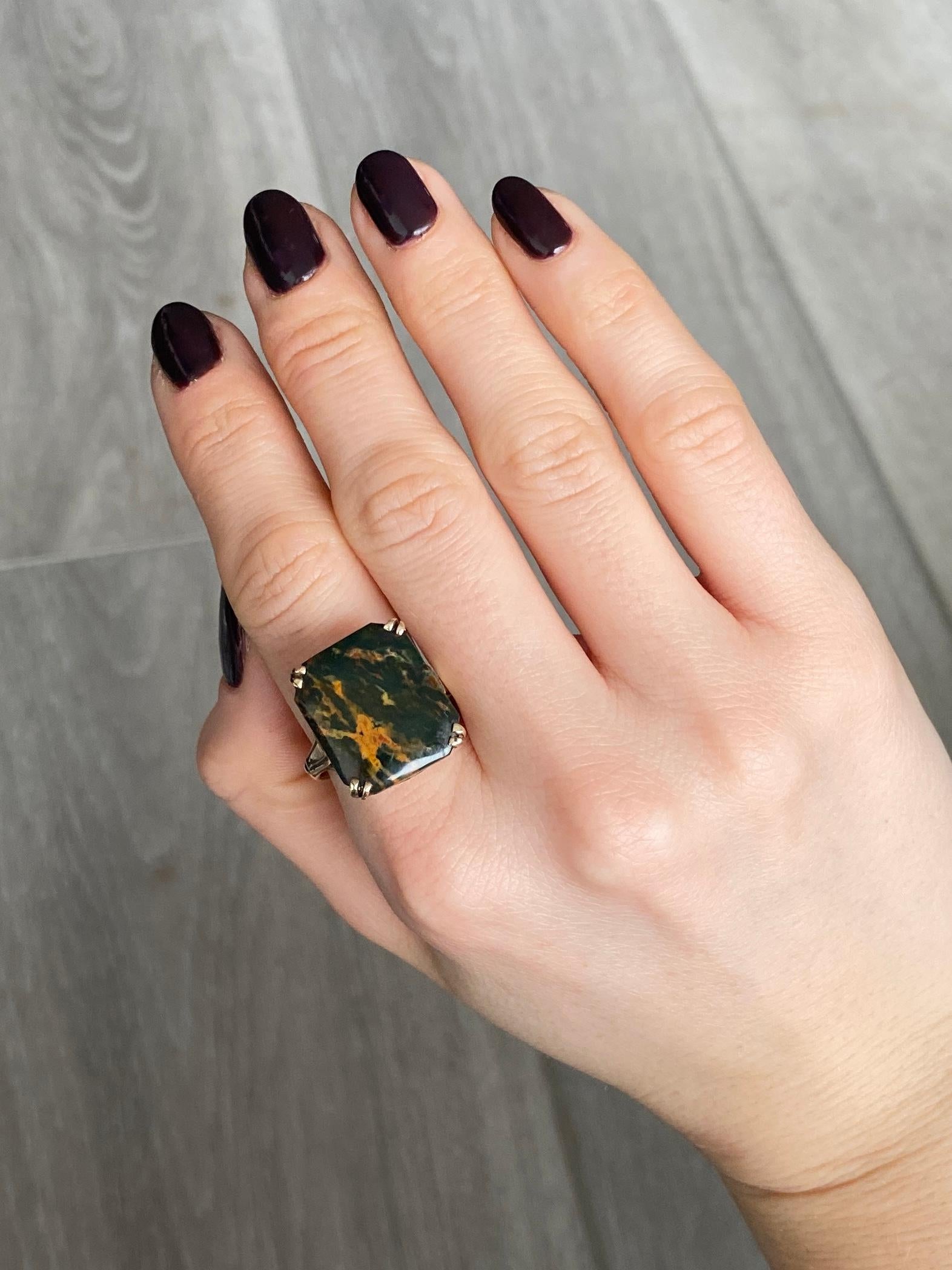 Women's Art Deco Agate and 9 Carat Gold Ring For Sale