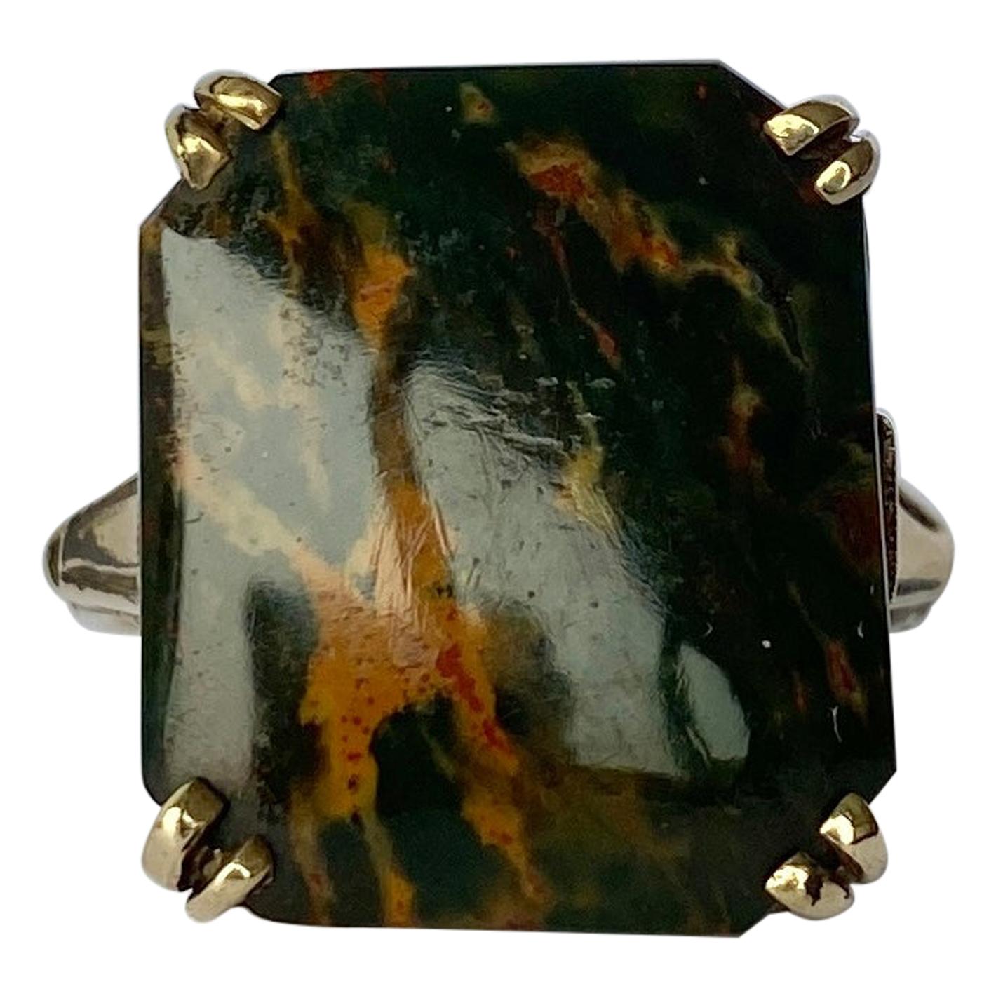 Art Deco Agate and 9 Carat Gold Ring For Sale