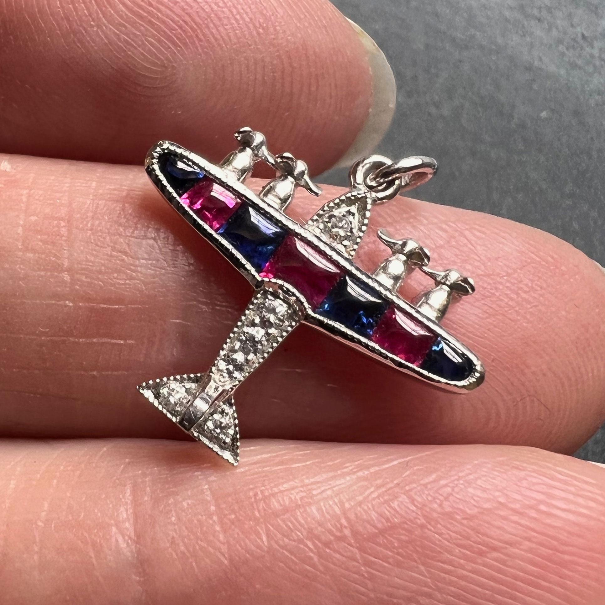 Art Deco Airplane Platin Diamant Saphir Rubin Charm-Anhänger im Zustand „Gut“ im Angebot in London, GB