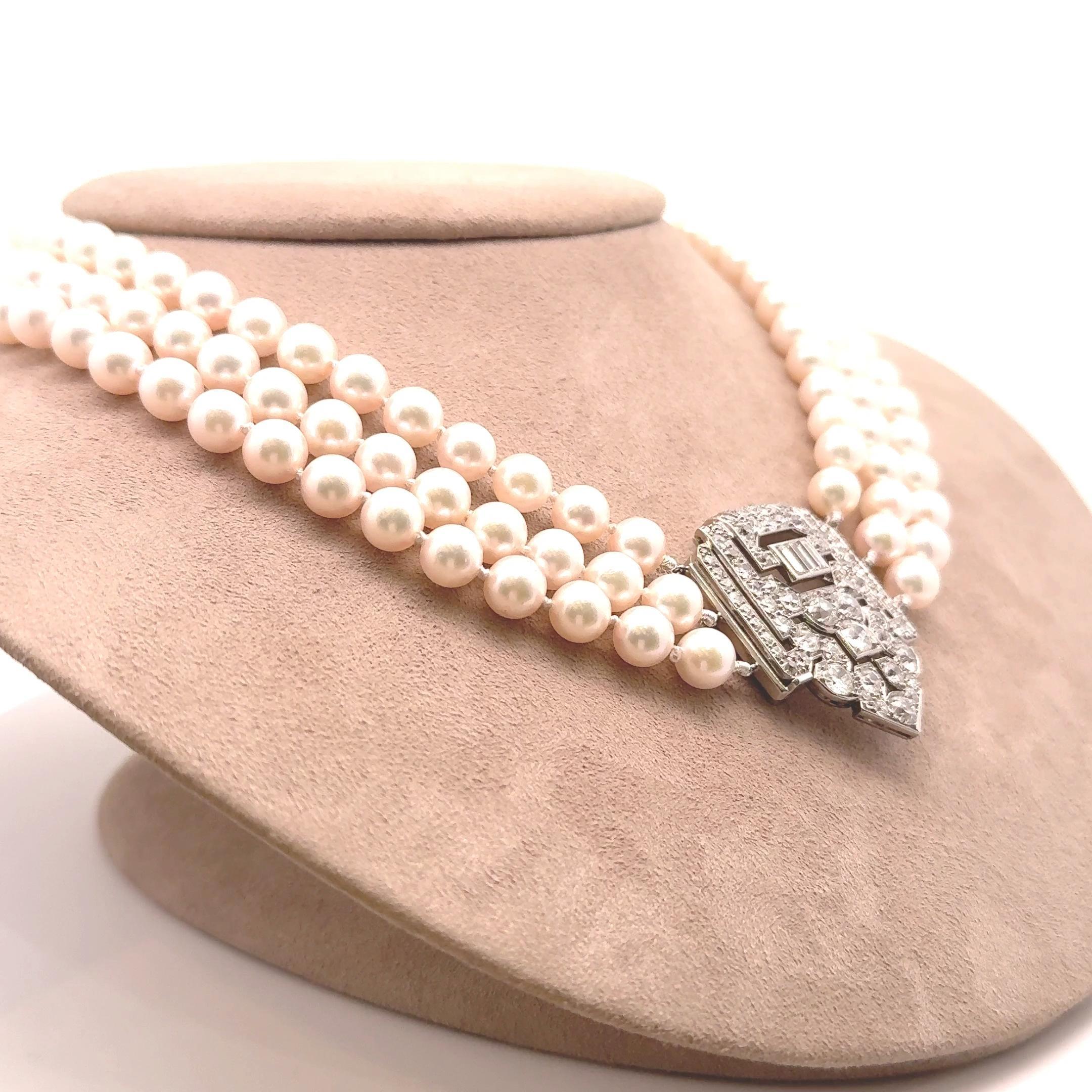 Taille pampille ART OF PEARLS Collier triple rang de perles d'Akoya et de diamants en platine en vente