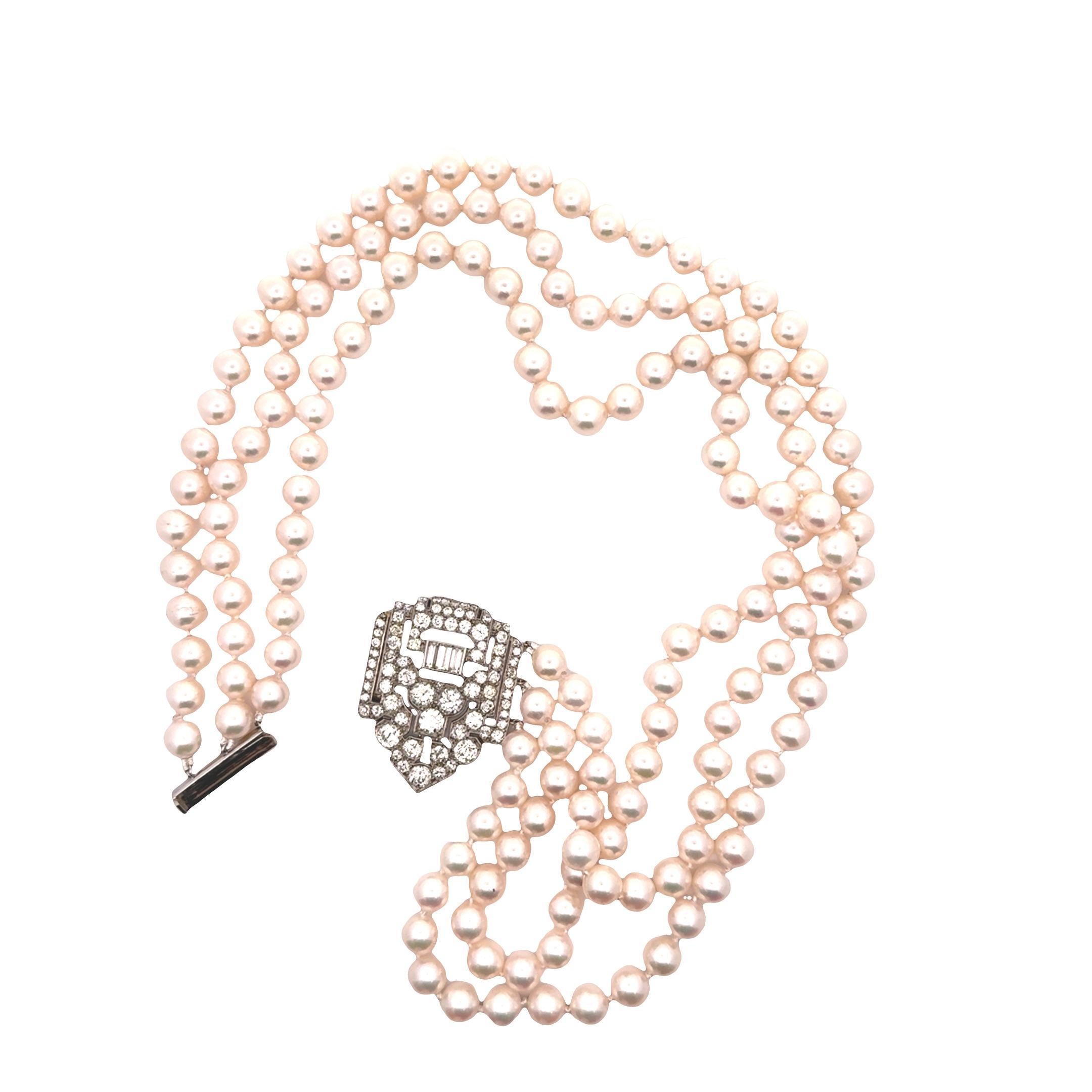 ART OF PEARLS Collier triple rang de perles d'Akoya et de diamants en platine en vente 1