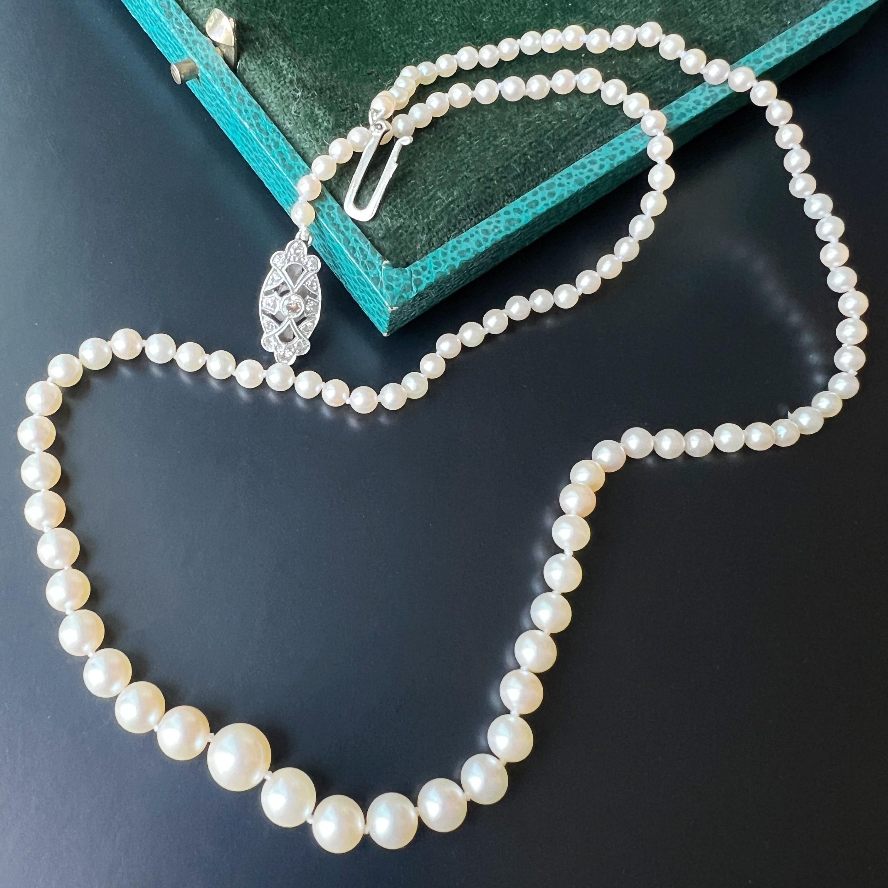 Art Deco Art deco Akoya pearl necklace 18K gold diamond clasp For Sale