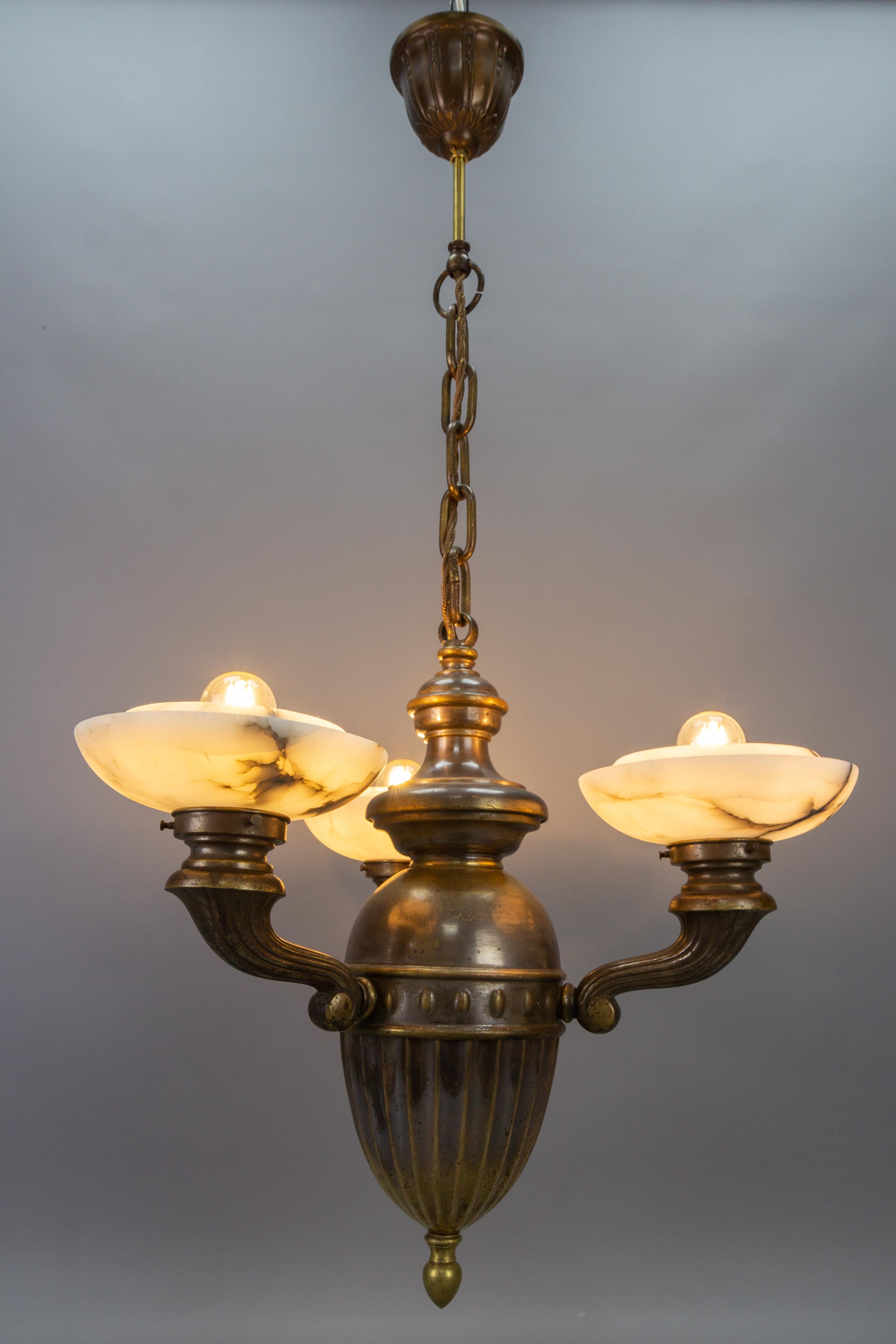 Art Deco Alabaster and Brass Three-Light Chandelier, 1930s In Good Condition For Sale In Barntrup, DE