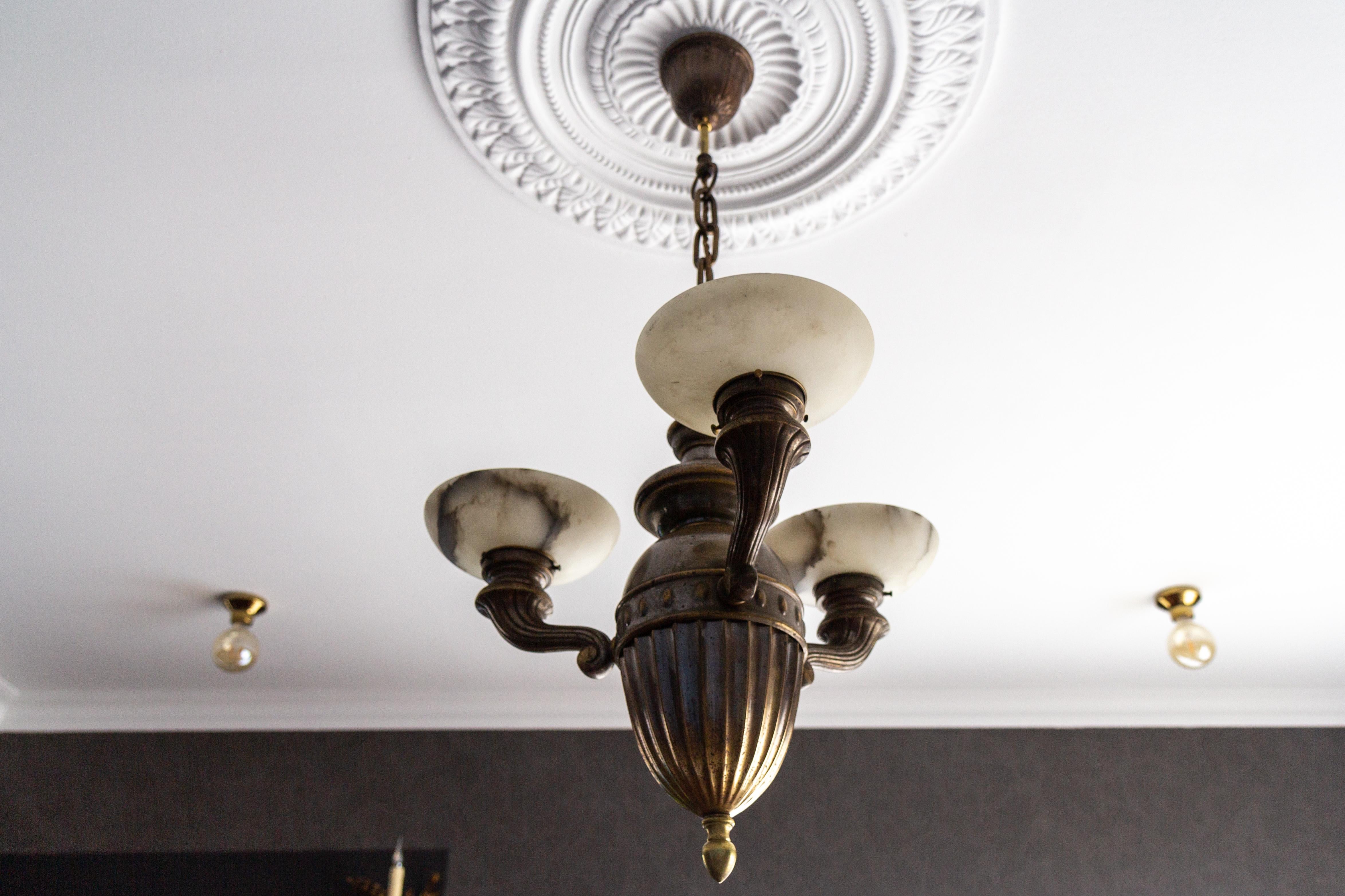 Lampadario a tre luci in ottone e alabastro Art Déco, anni '30 in vendita 2