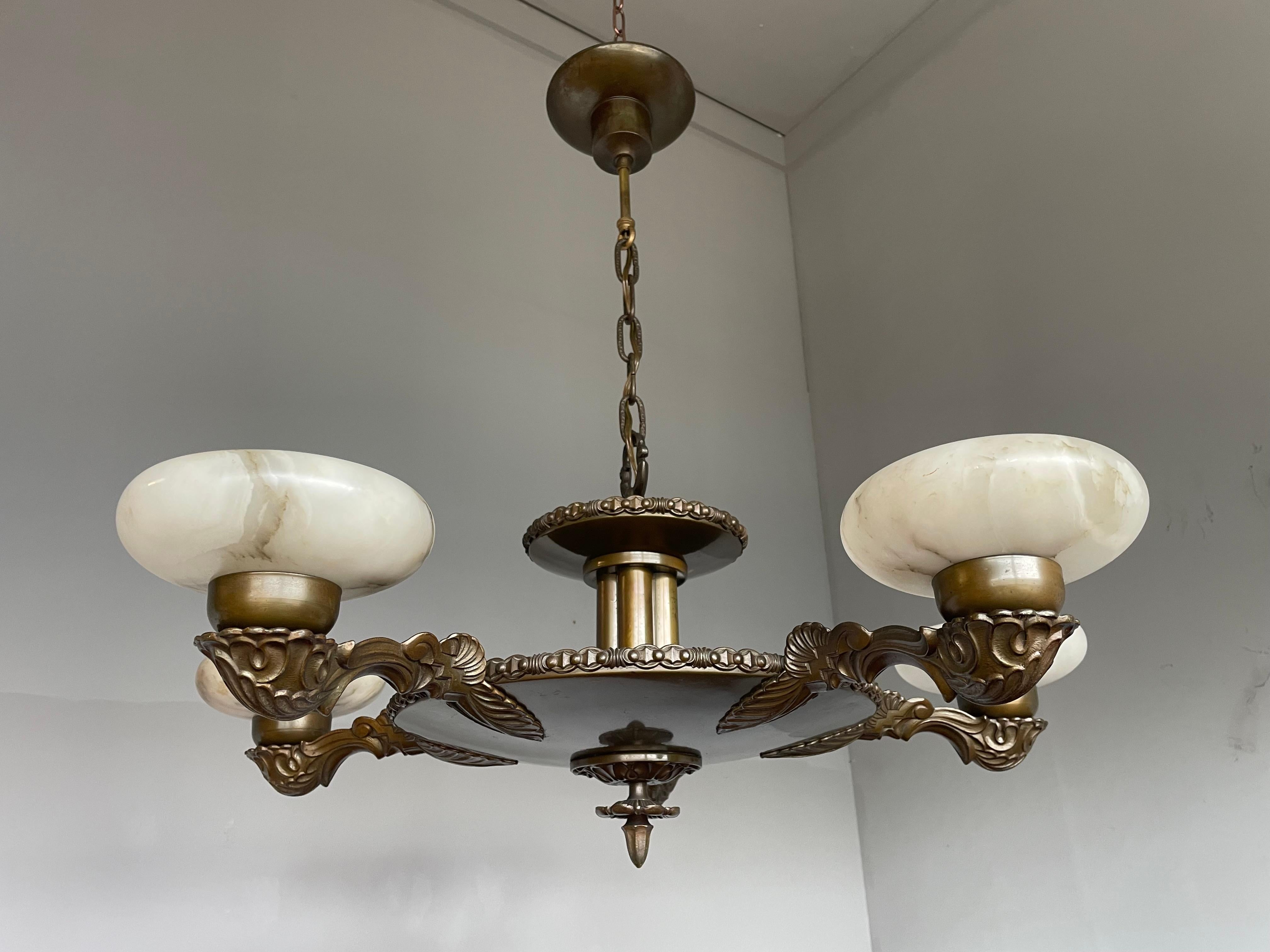 Européen Pendentif/lustre Art déco en bronze albâtre et laiton belle forme et couleur