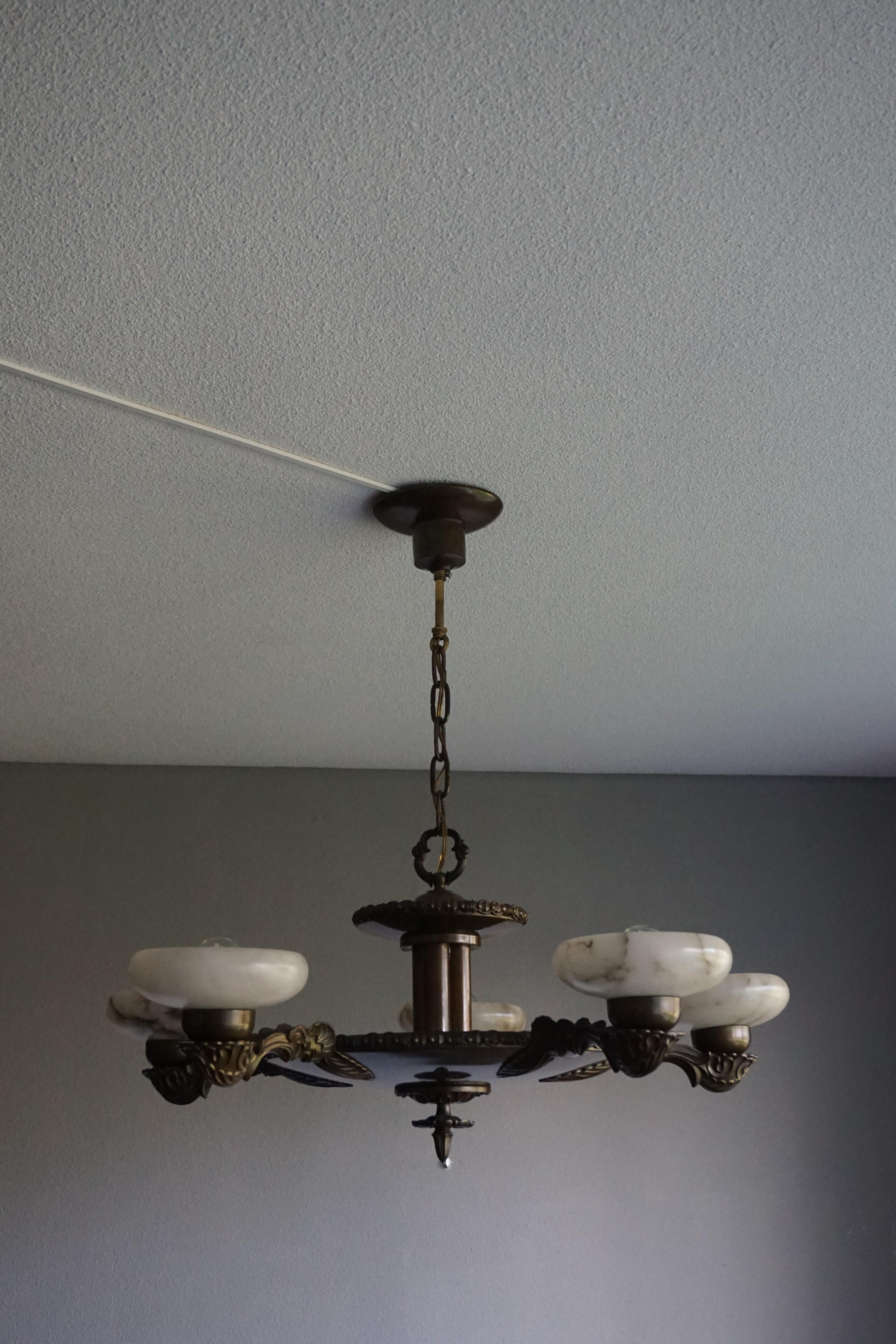 Laiton Pendentif/lustre Art déco en bronze albâtre et laiton belle forme et couleur
