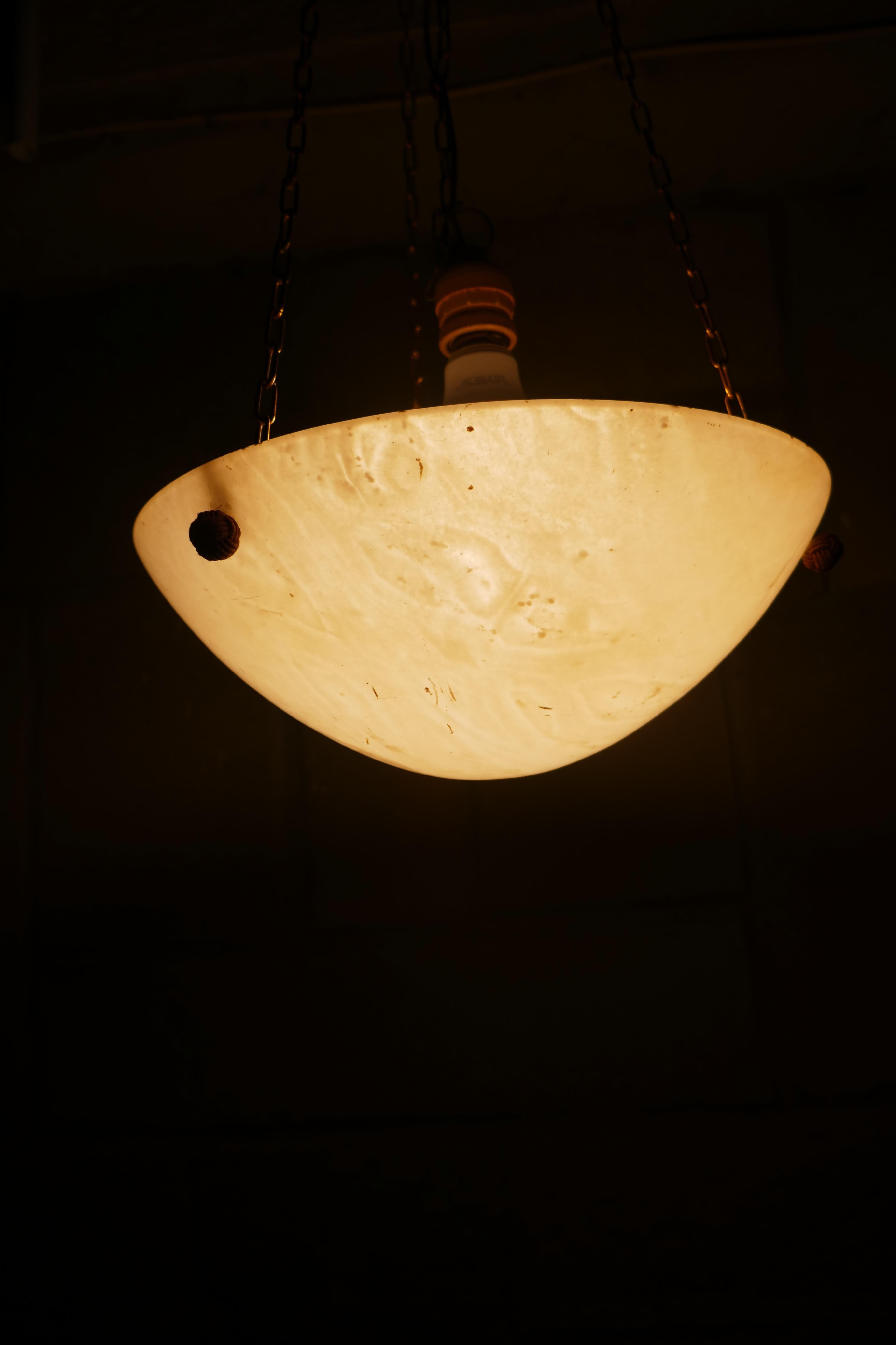 Italian Art Deco alabaster chandelier. in vendita