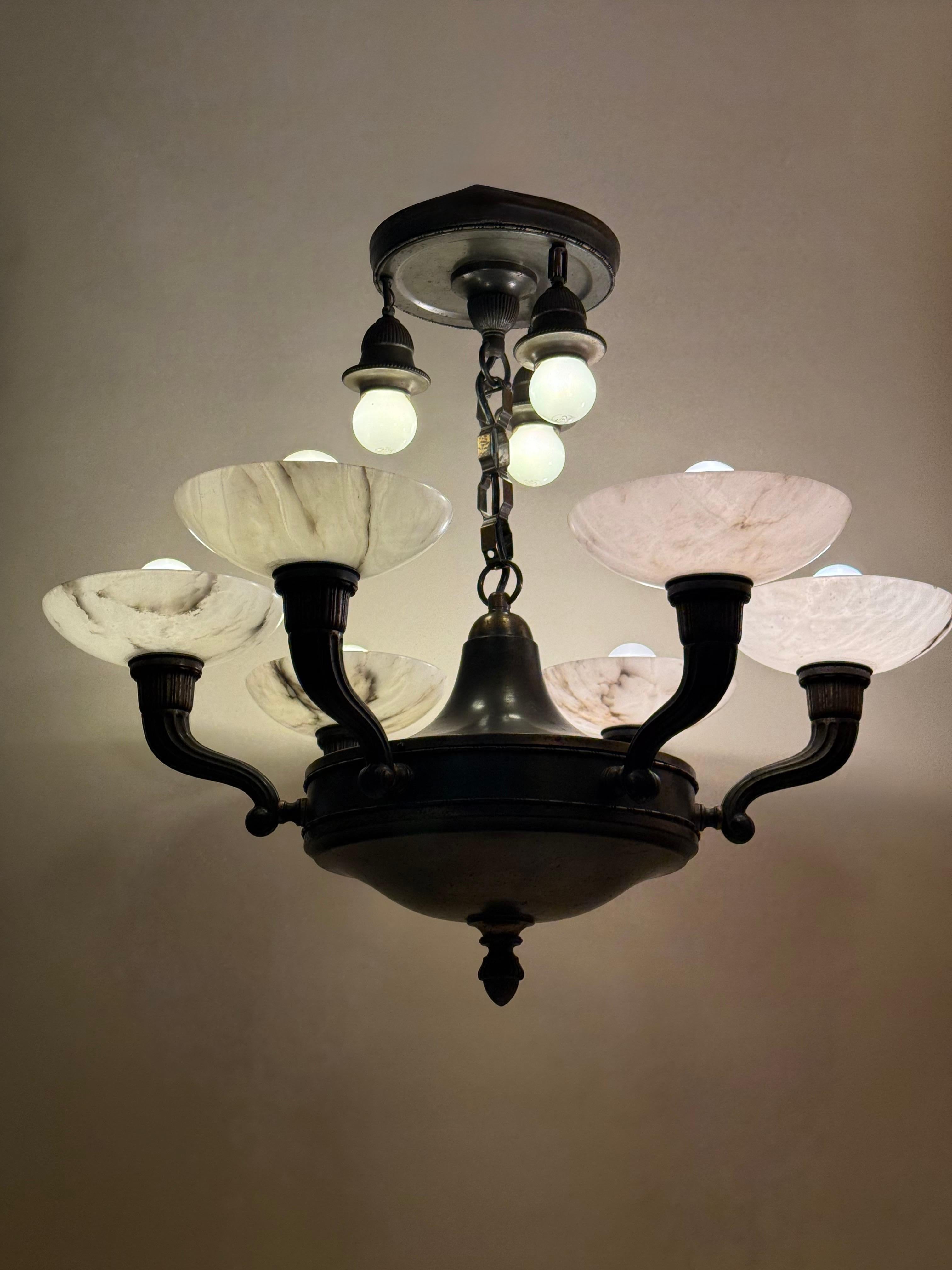 Art Deco Alabaster-Kronleuchter mit 9 Lichtern, Deutschland 1930er Jahre im Angebot 3