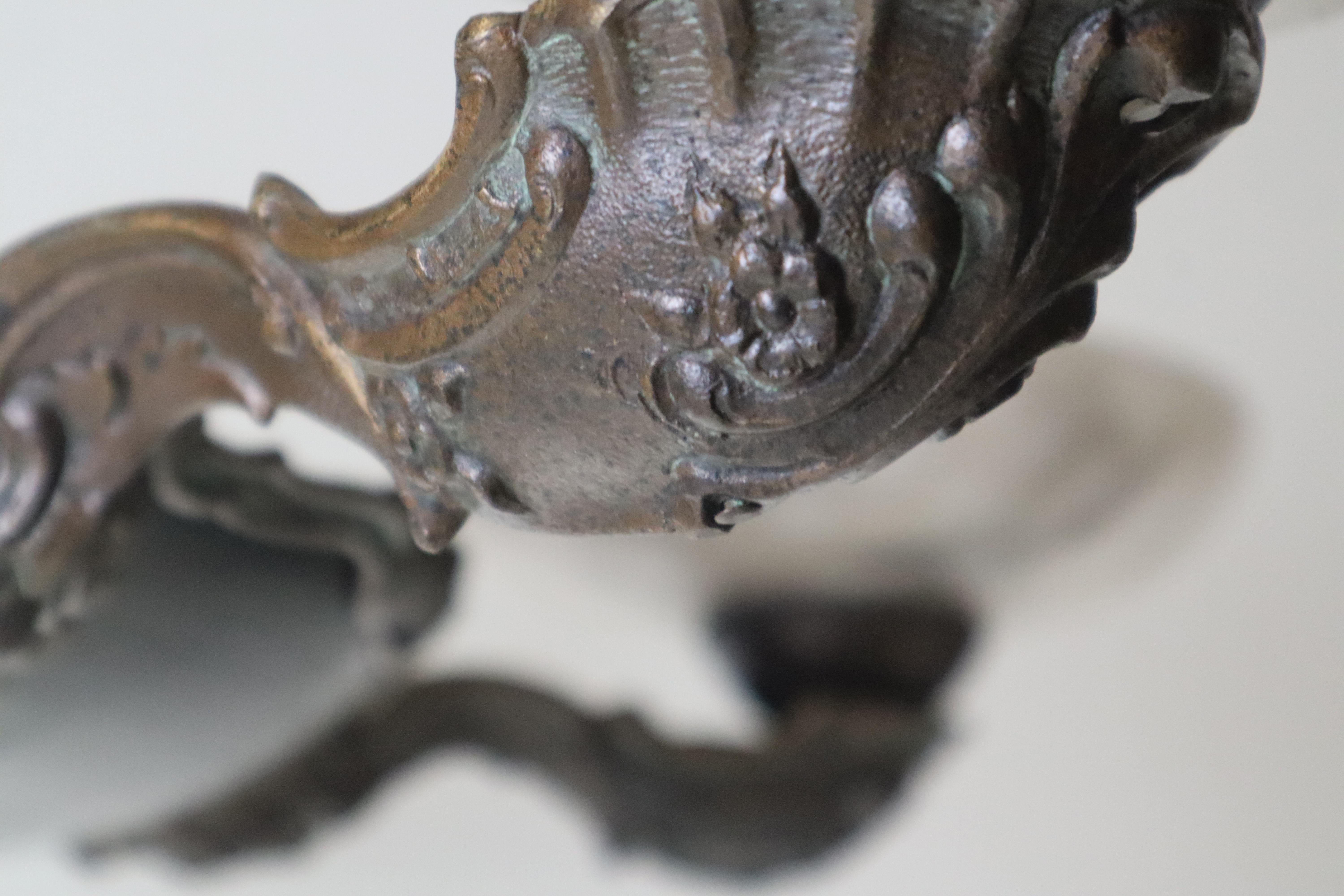 Araña Art Decó de alabastro con adornos florales, años 30 Hecho a mano en venta