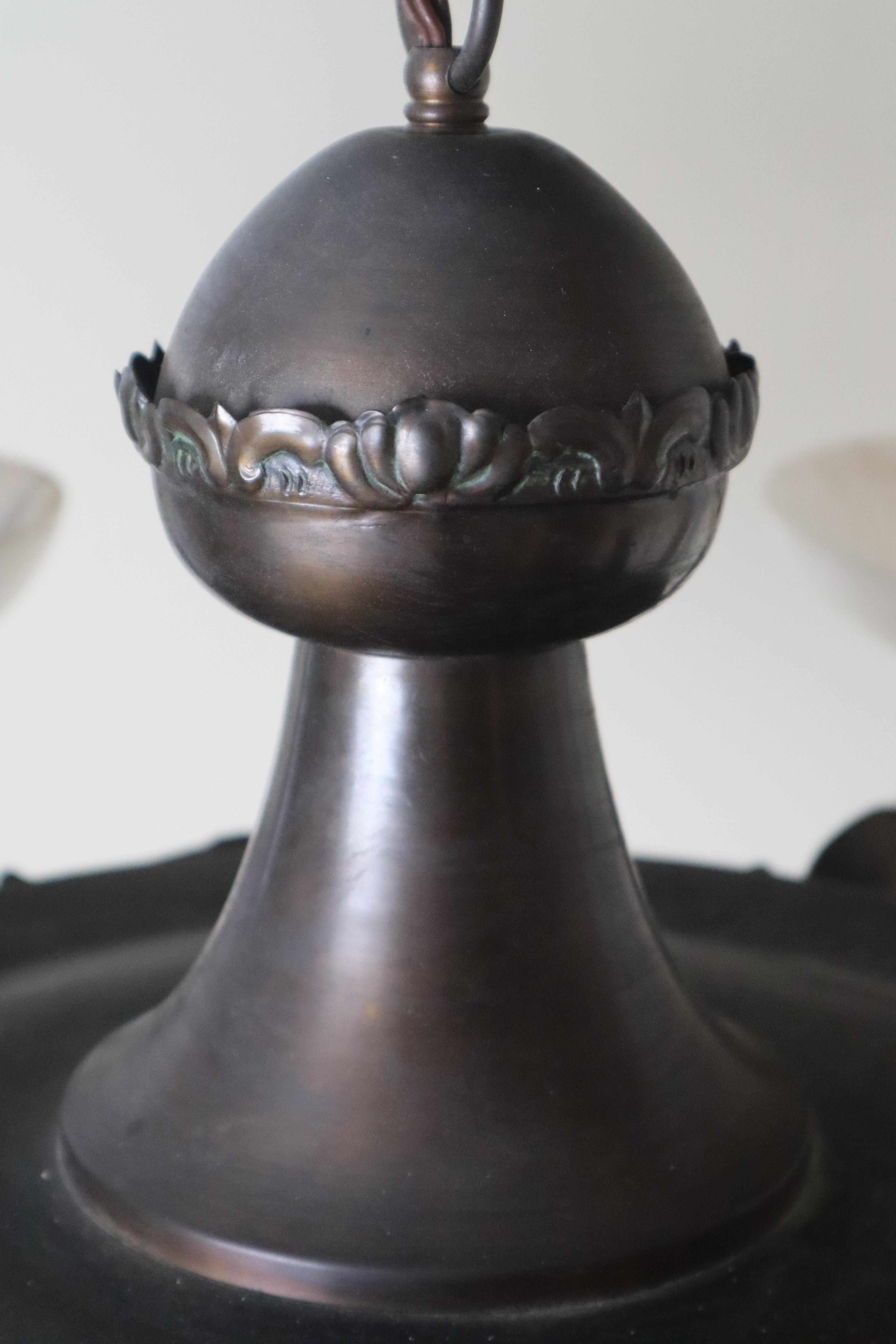 Araña Art Decó de alabastro con adornos florales, años 30 en venta 1