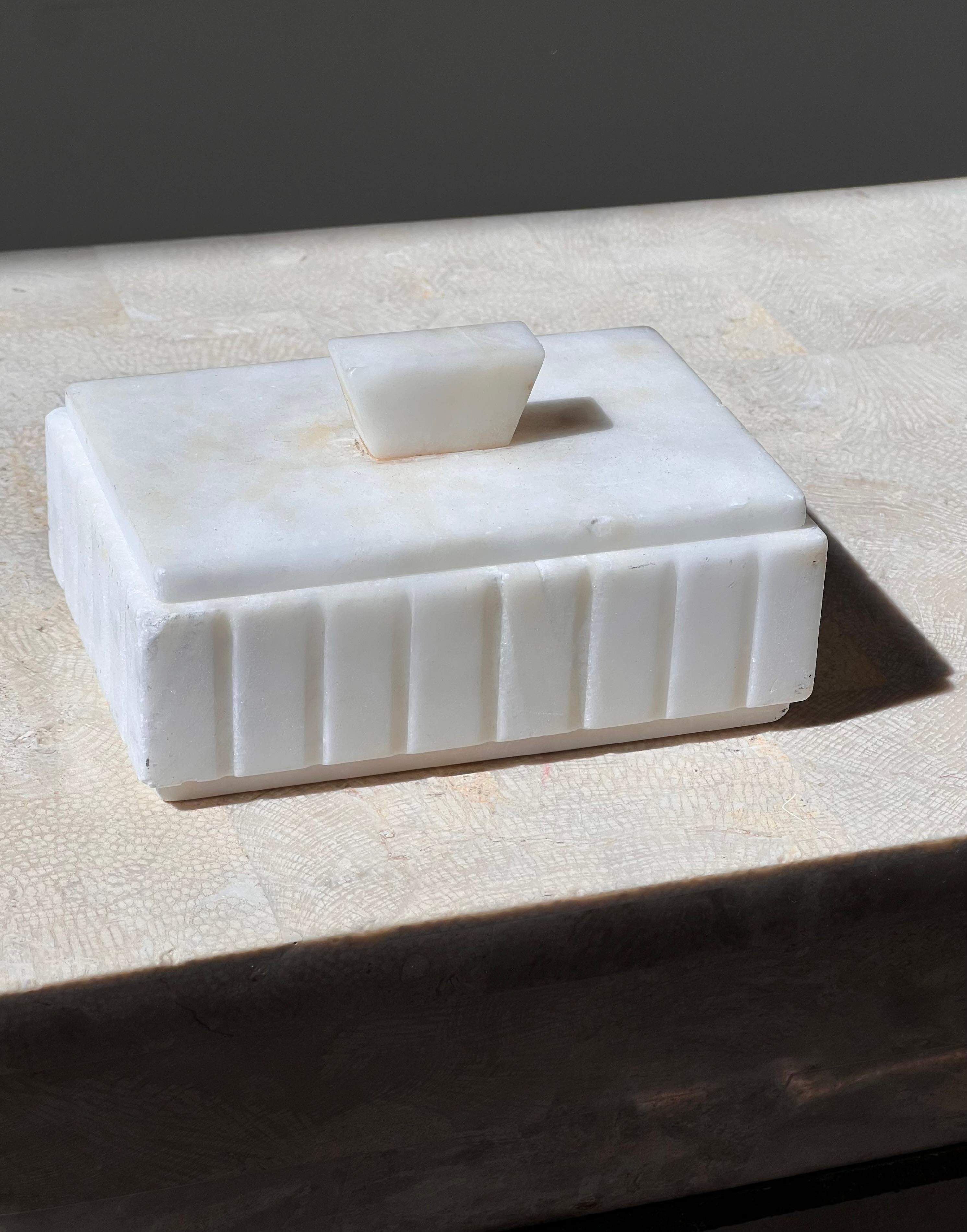 Art deco alabaster decorative trinket box, 20th century 7