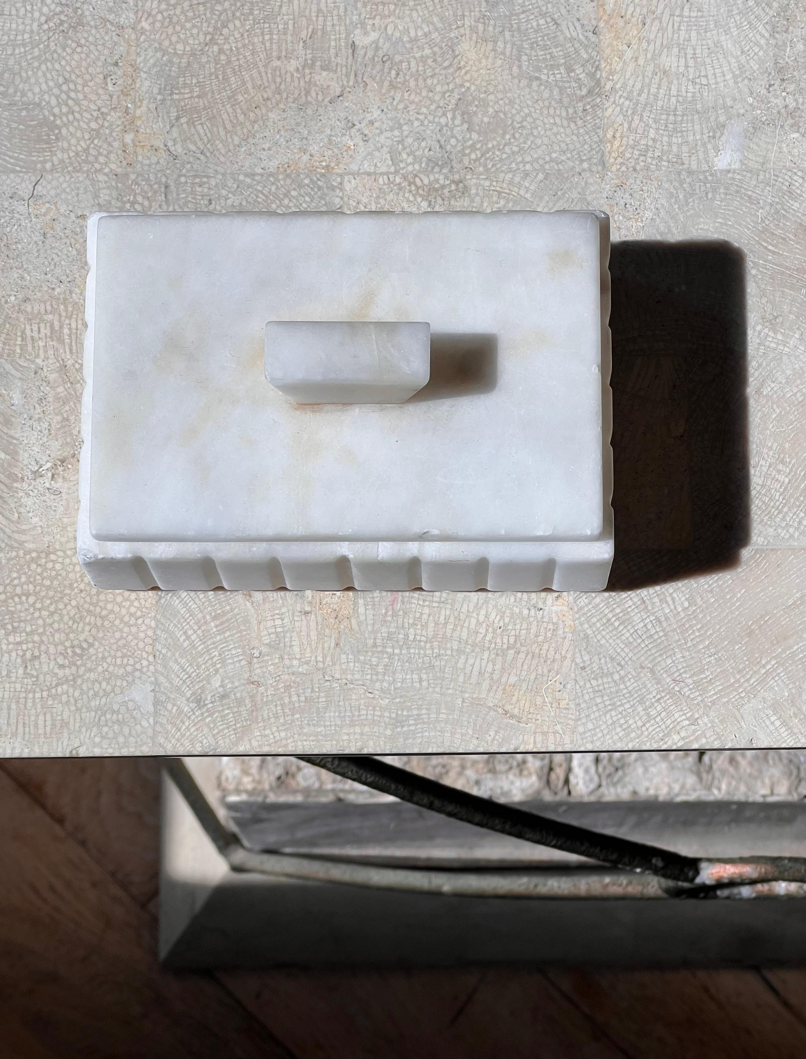 Alabaster Art deco alabaster decorative trinket box, 20th century