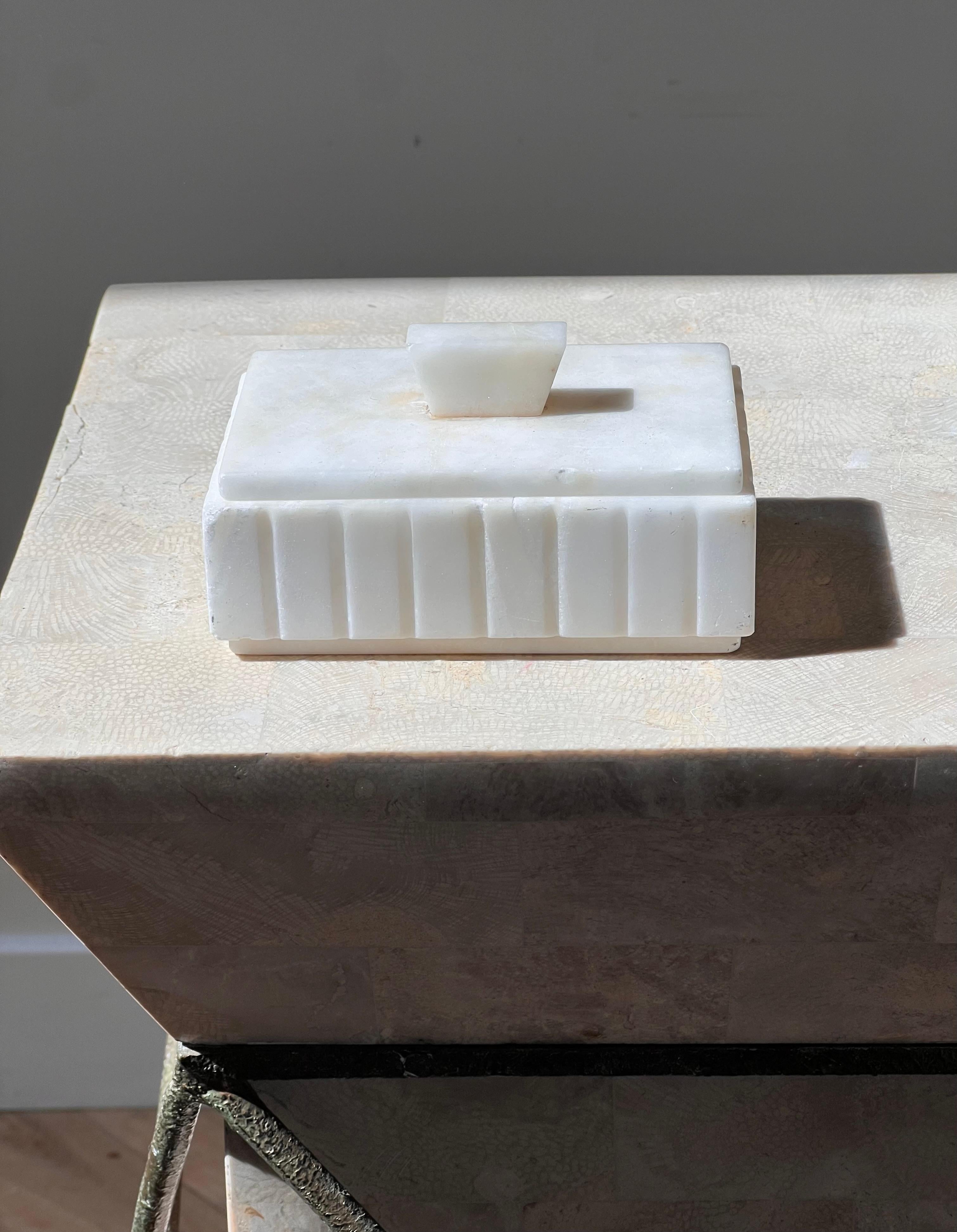 Art deco alabaster decorative trinket box, 20th century 1