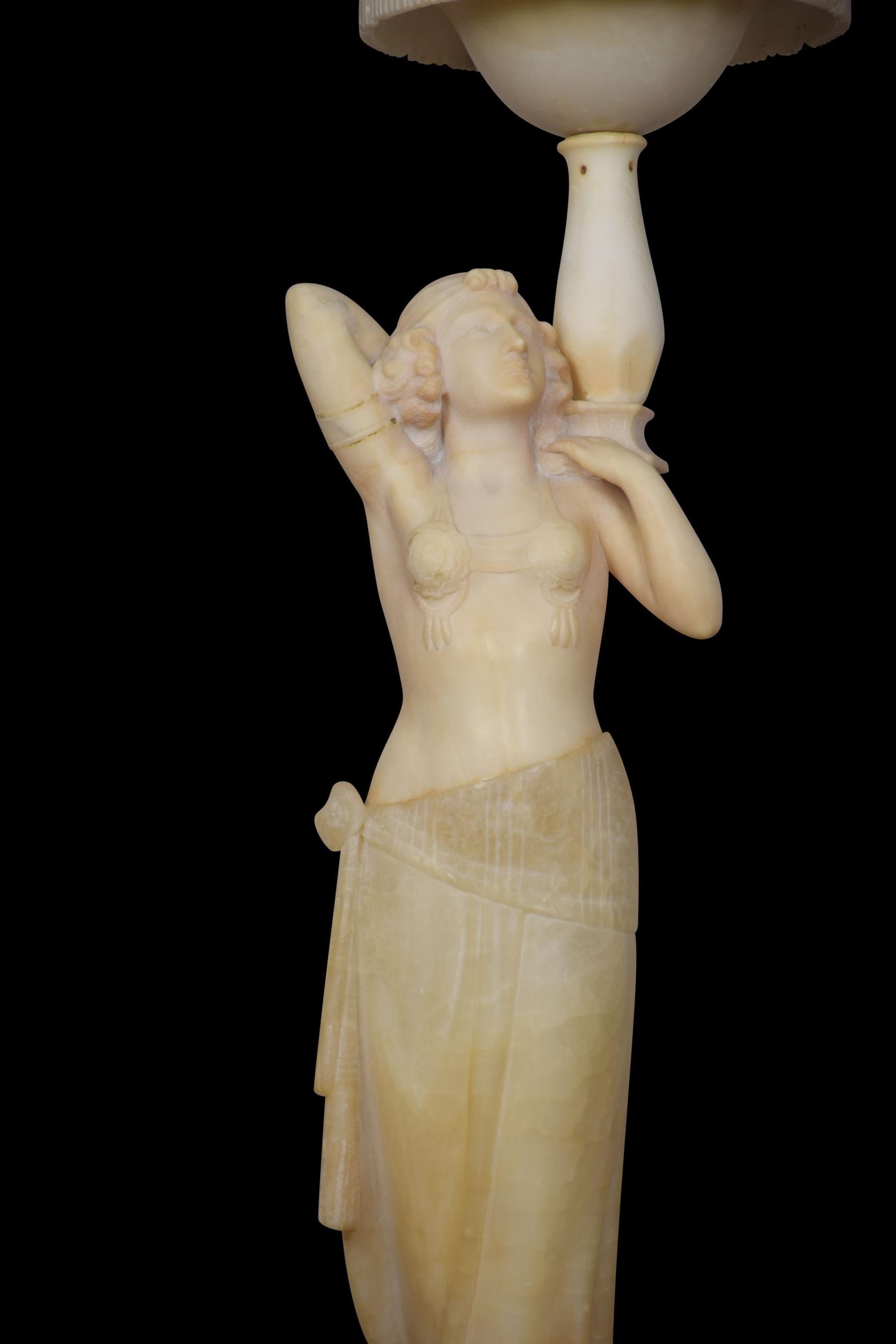 Lampe figurative Art Déco en albâtre Bon état - En vente à Cheshire, GB