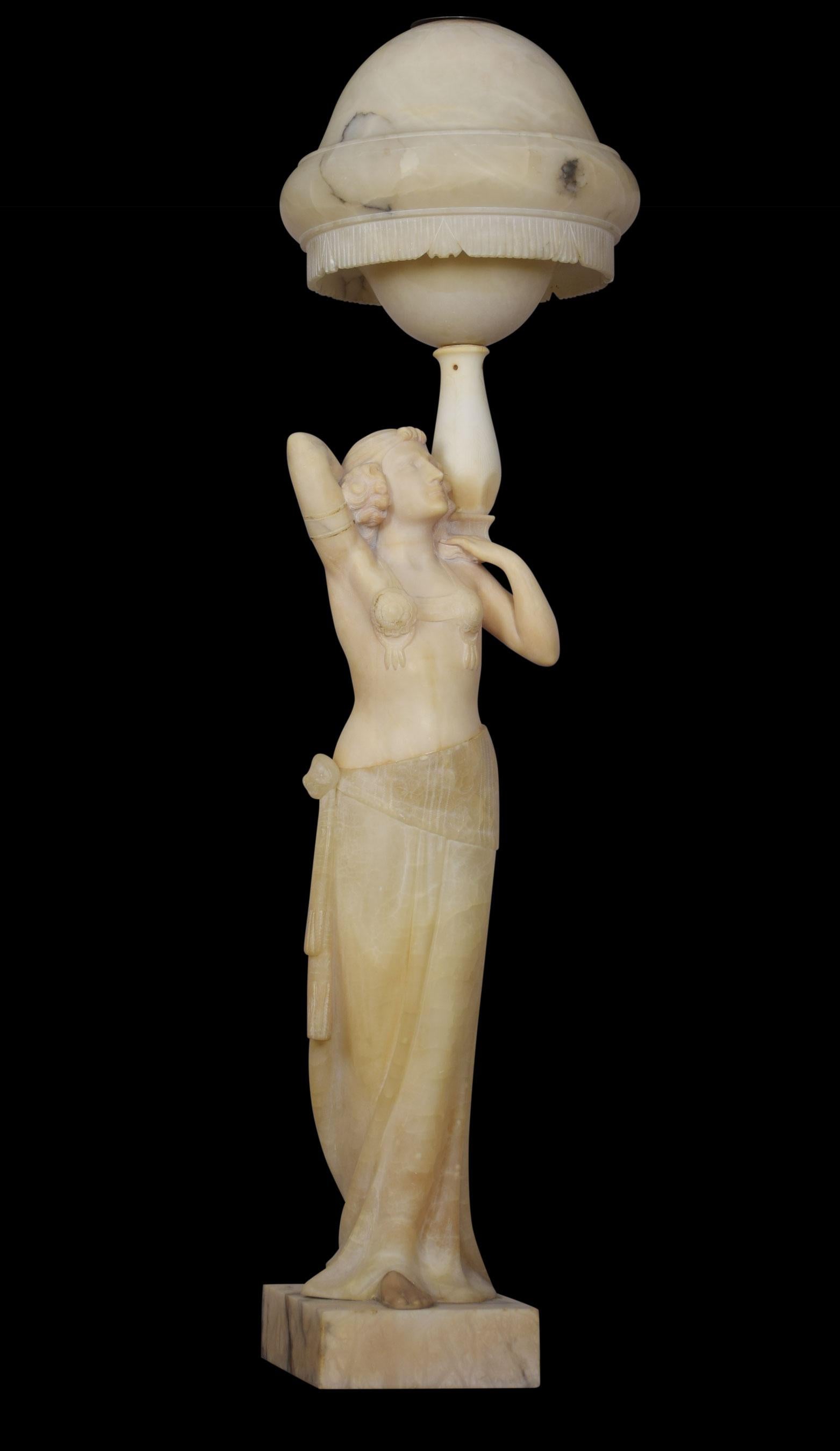20ième siècle Lampe figurative Art Déco en albâtre en vente