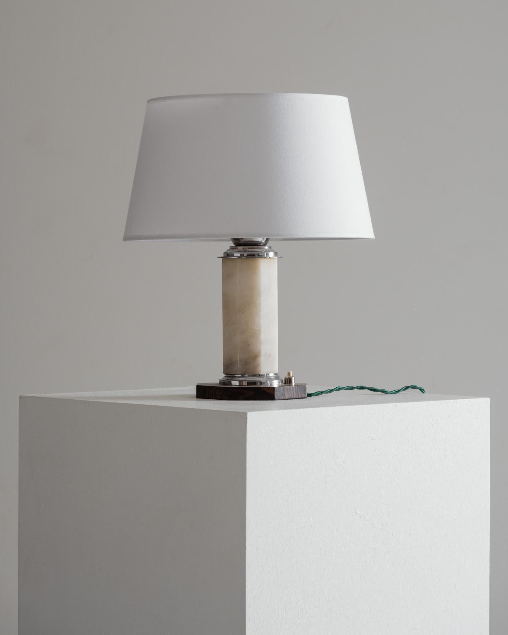 Art Deco Alabaster Lamp, 1930s In Good Condition For Sale In PARIS, FR